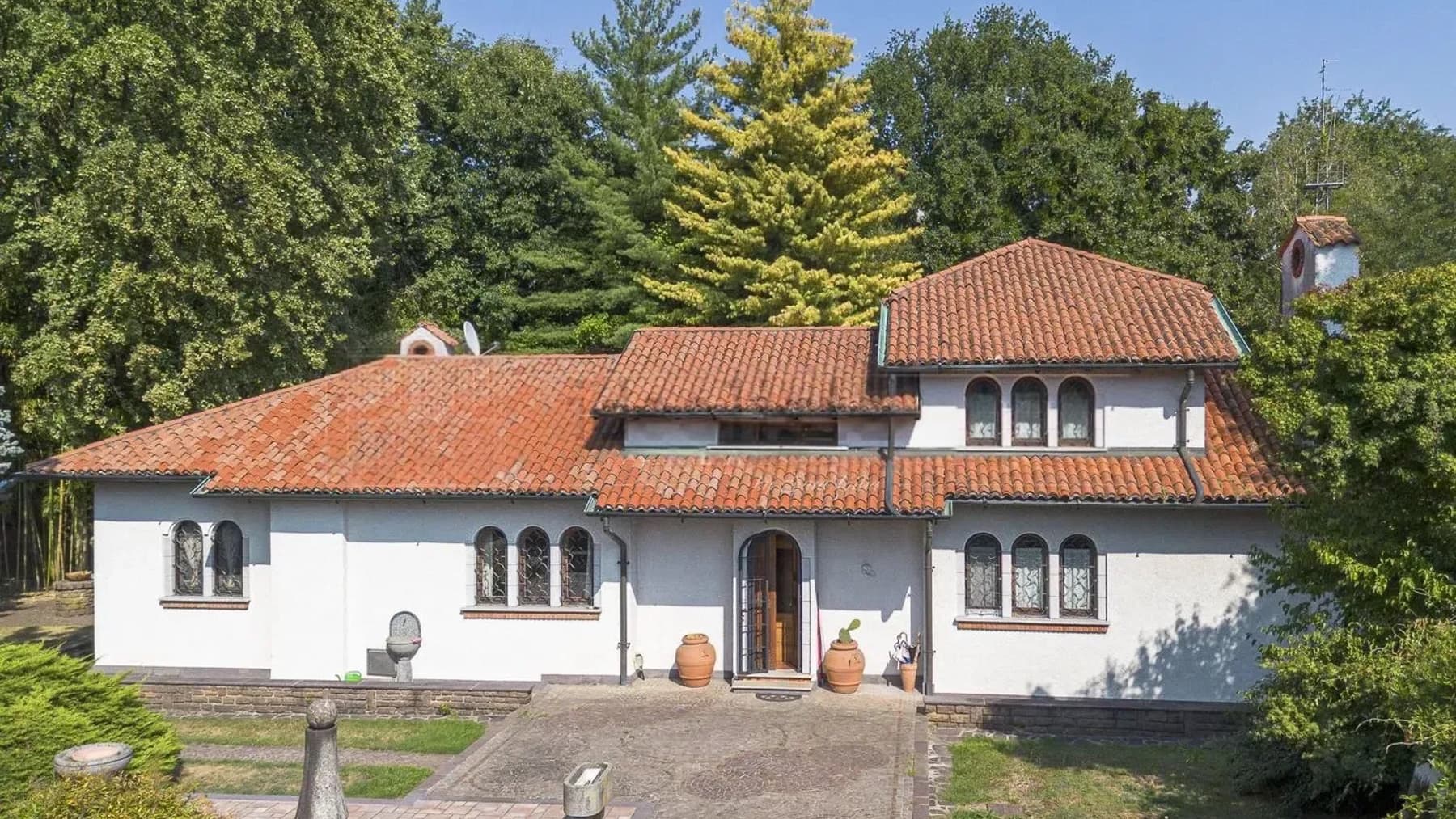 Charming Villa in Cadorago, Lombardy