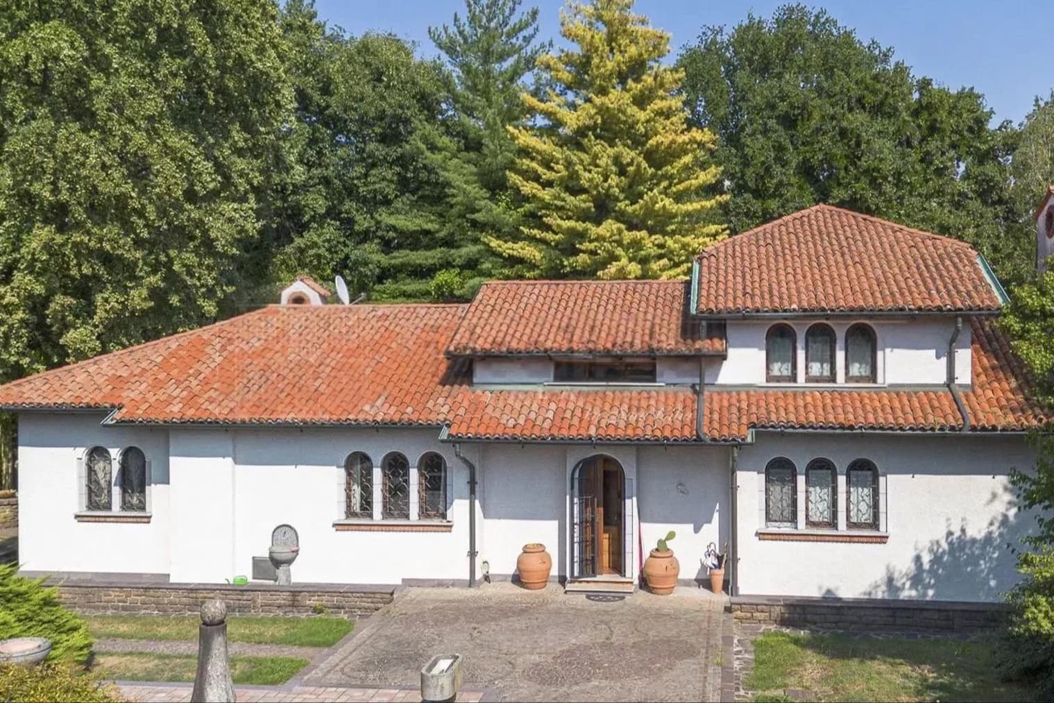 Charming Villa in Cadorago, Lombardy