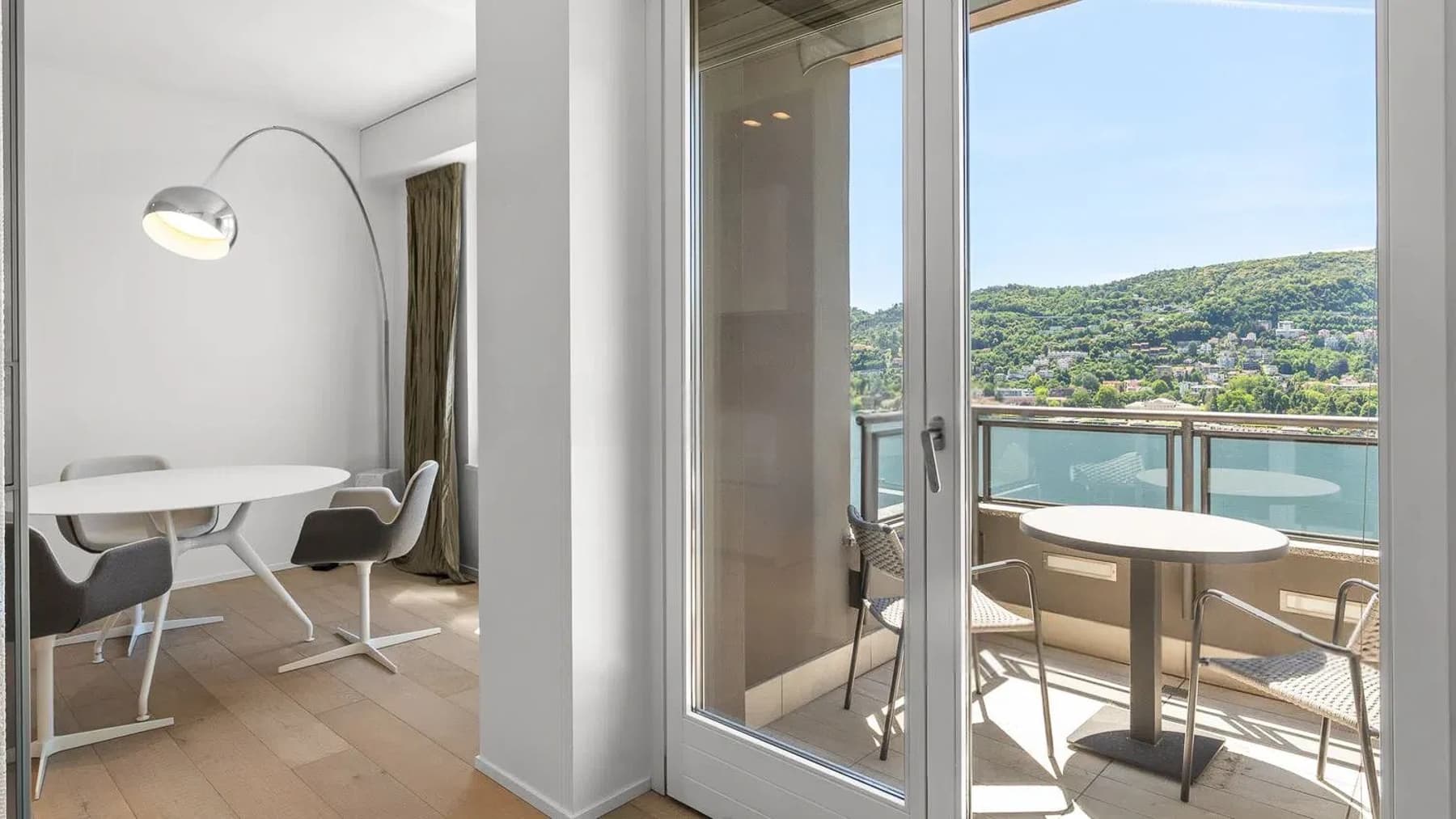 Appartamento esclusivo sul Lago di Como con giardino