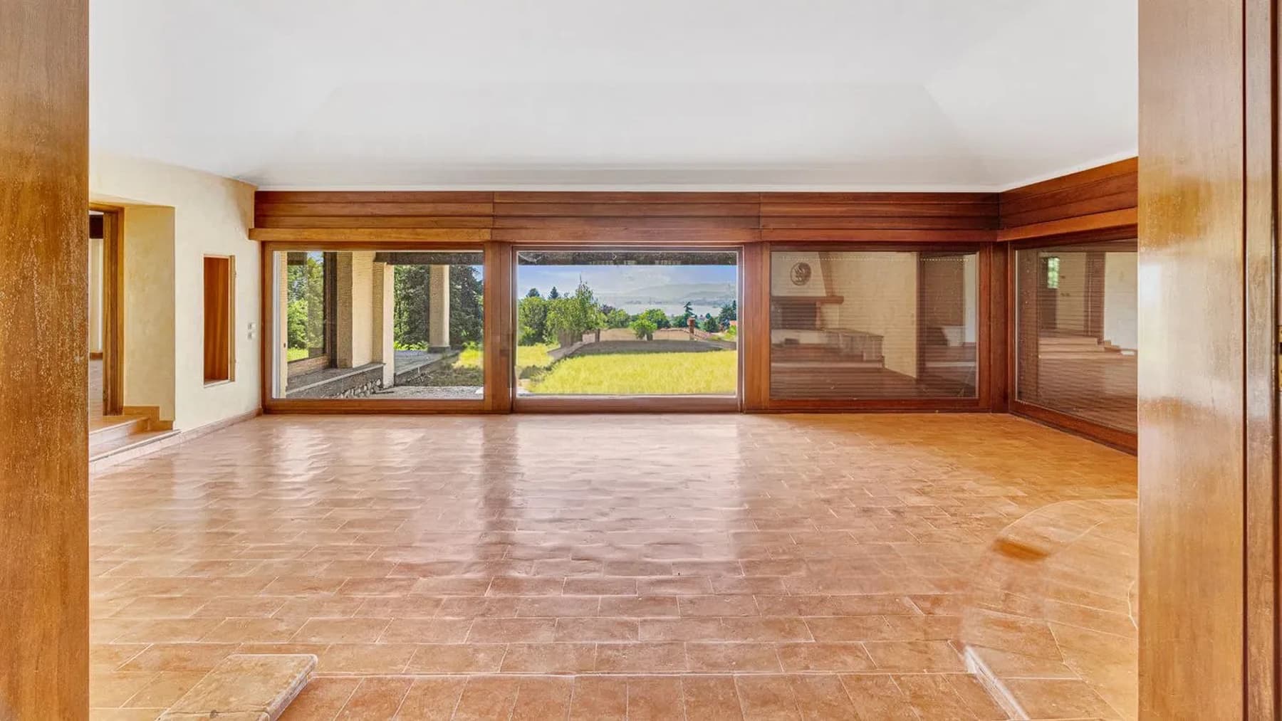 Charming Villa in Barasso, Lombardy