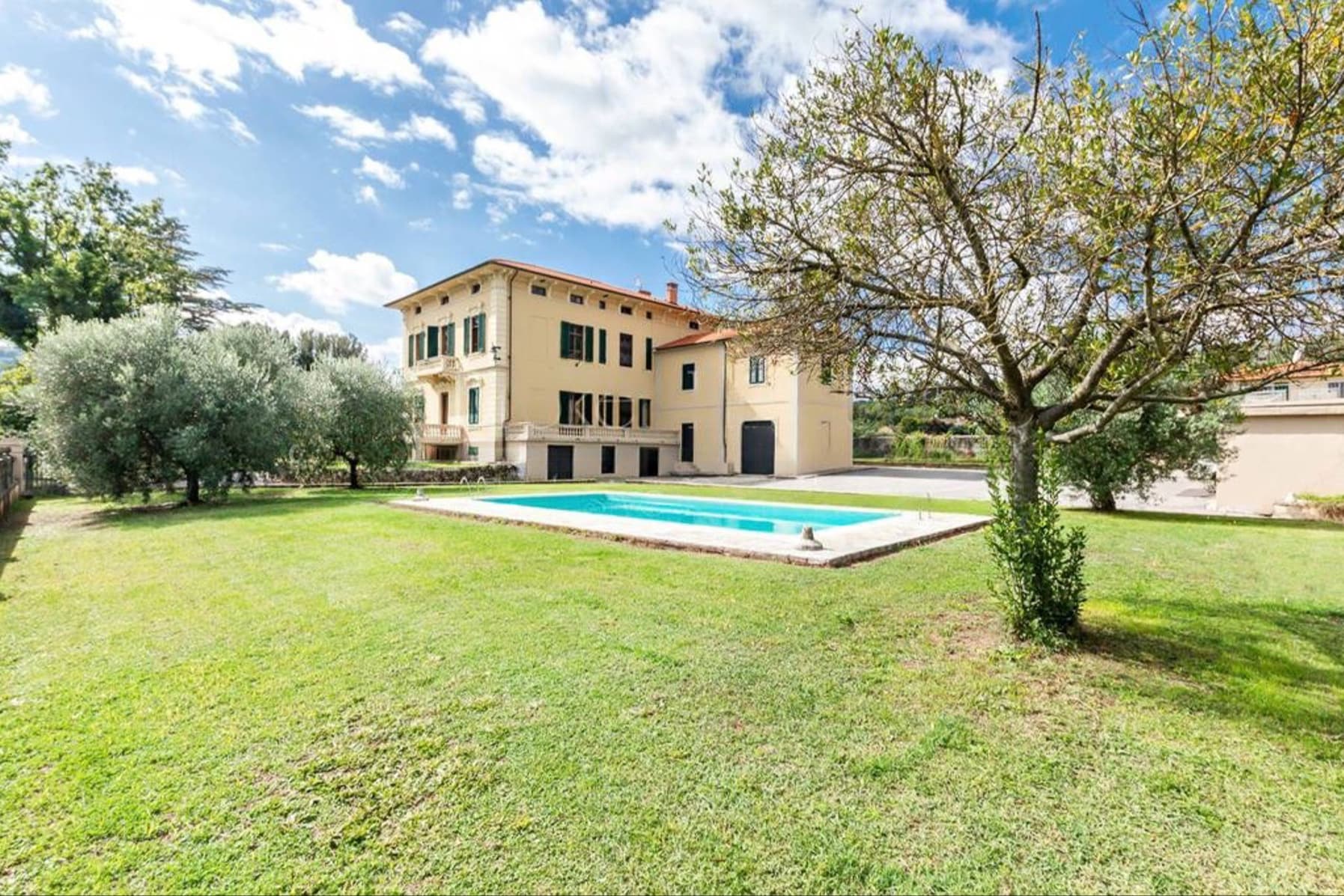 Villa storica con tenuta in vendita a Lucca, Toscana