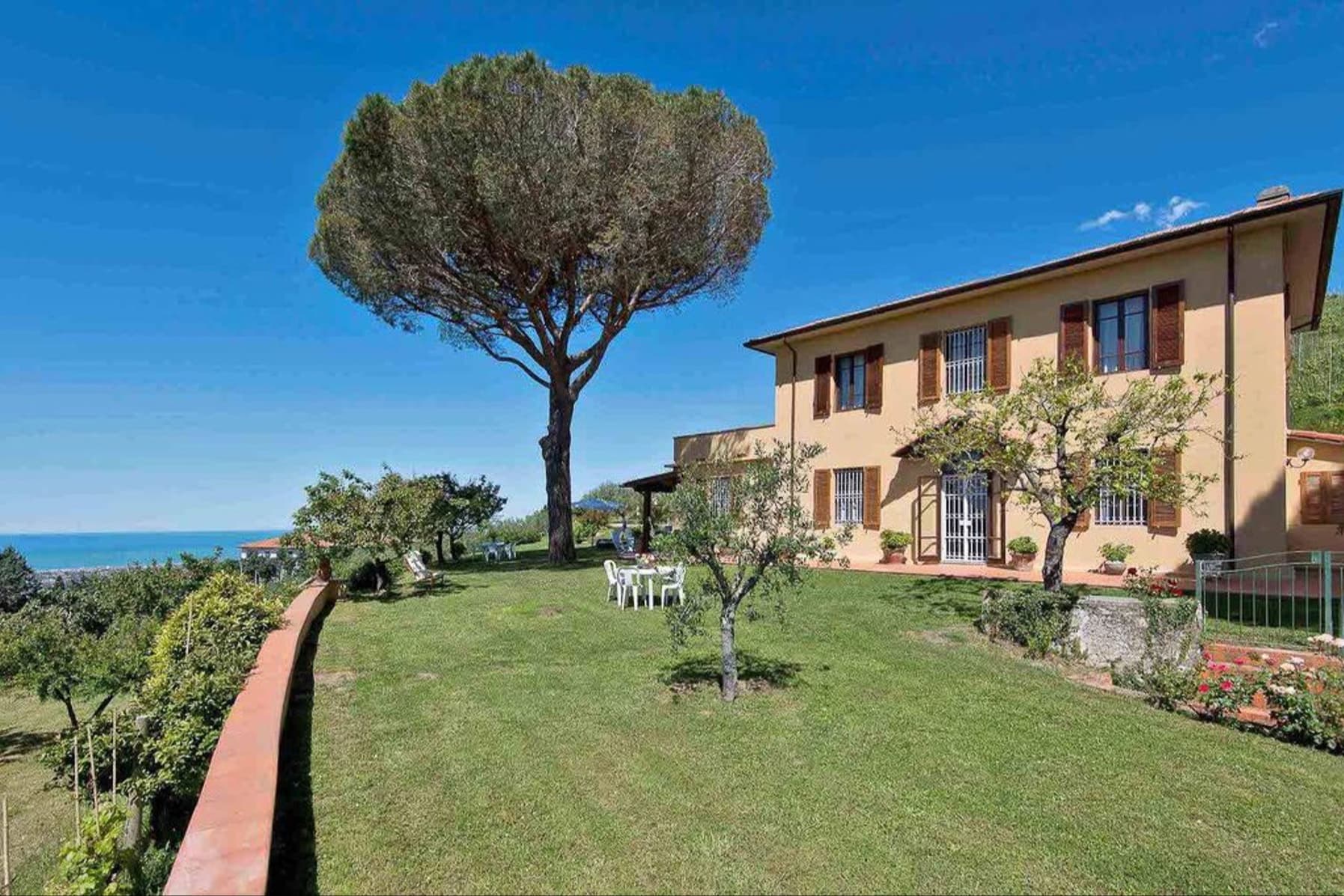 Villa esclusiva a Pedona con vista mare in Toscana