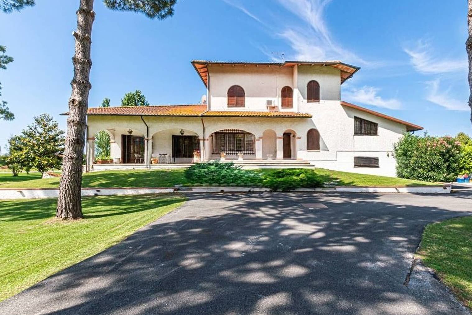 Villa con Piscina e Parco a Pietrasanta, Versilia