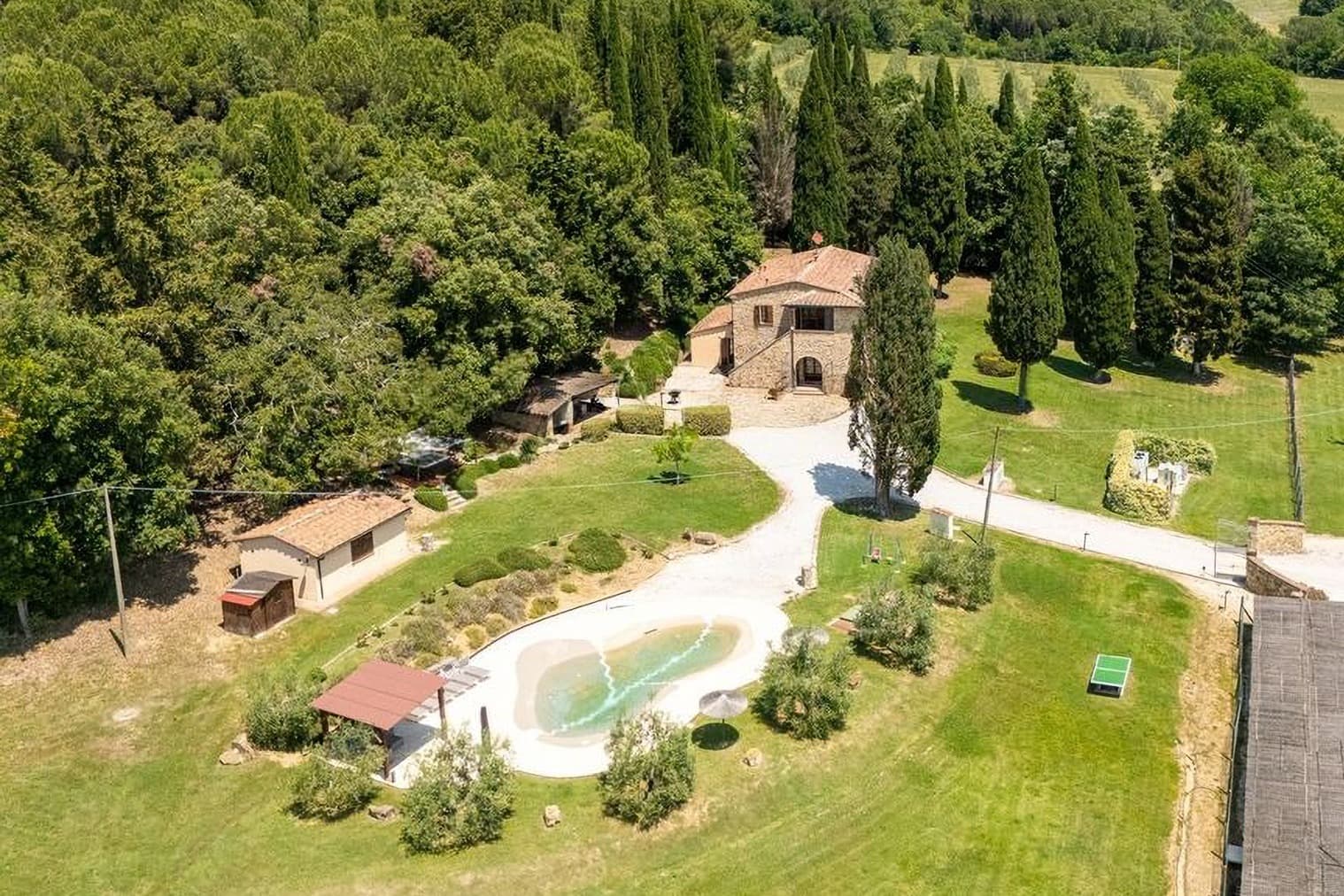 Villa in pietra con piscina a Monteverdi Marittimo