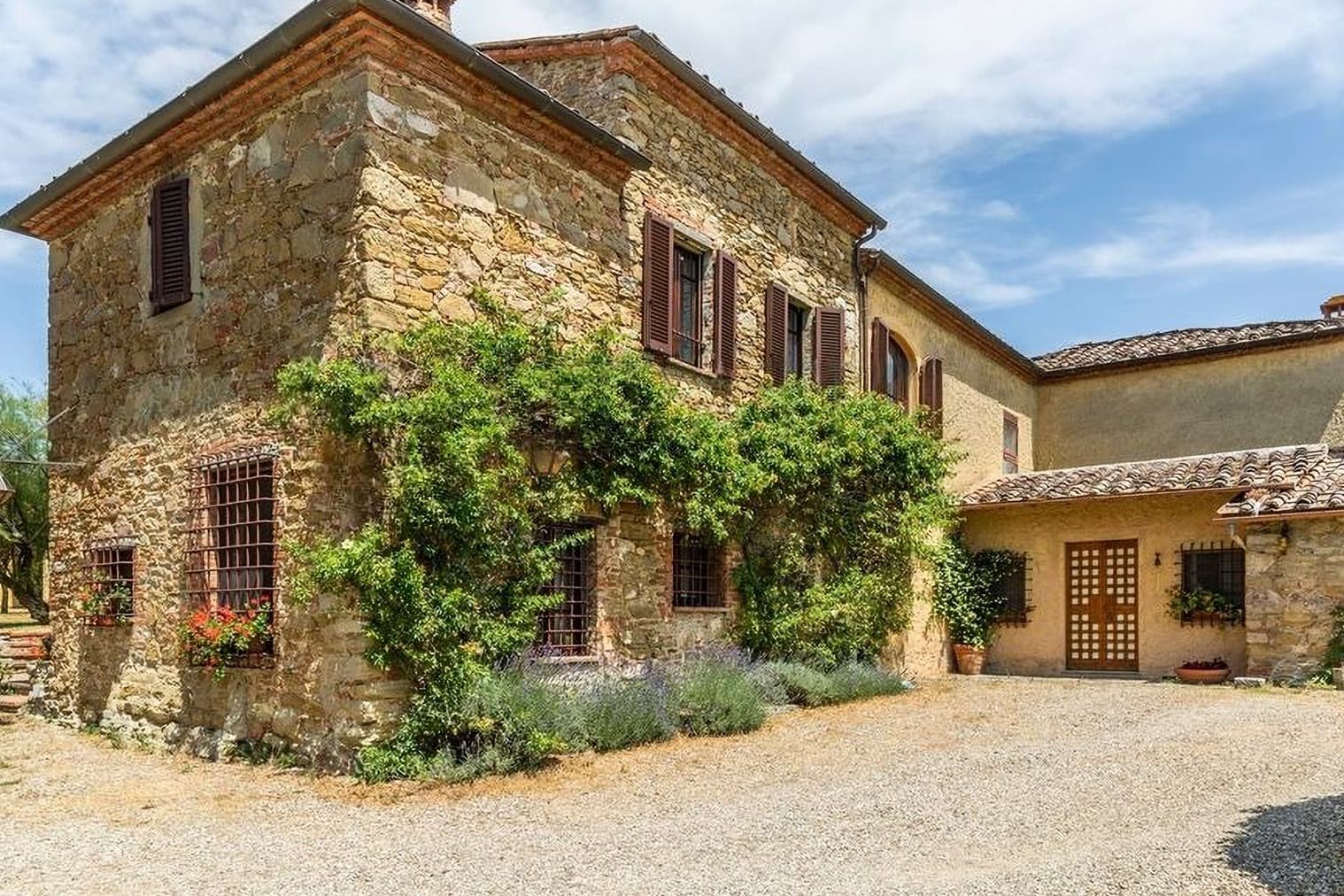 Villa con Piscina e Terreno a Lucignano, Toscana