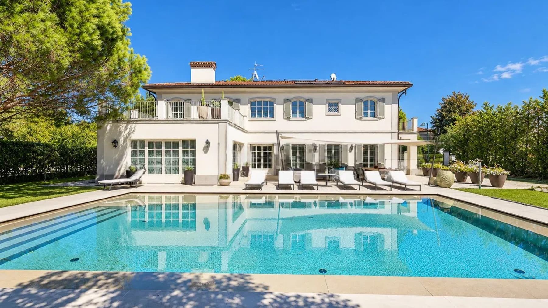 Elegant Villa in Prestigious Forte dei Marmi, Tuscany