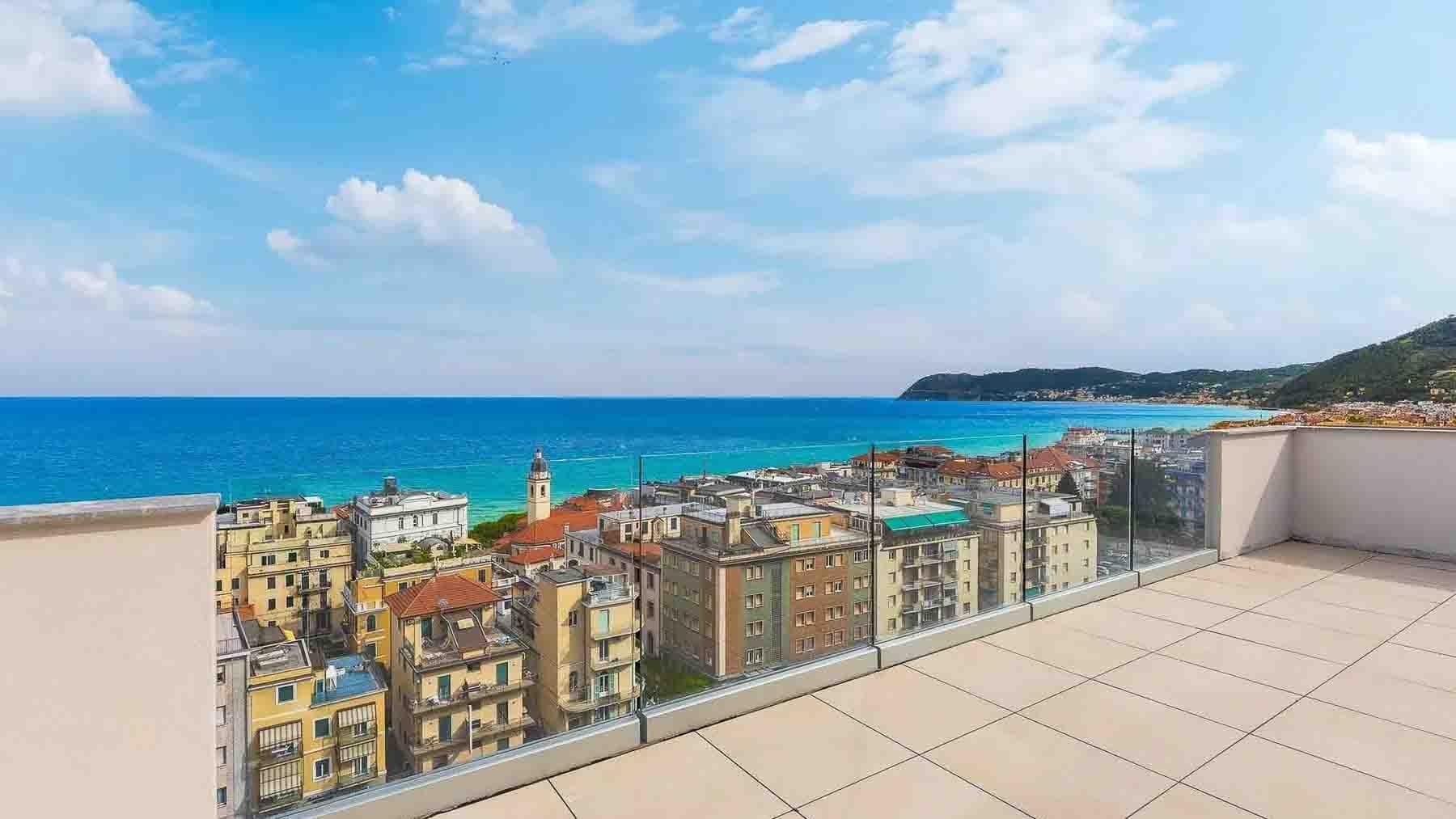 Penthouse in Alassio, Liguria: Stunning Views Await