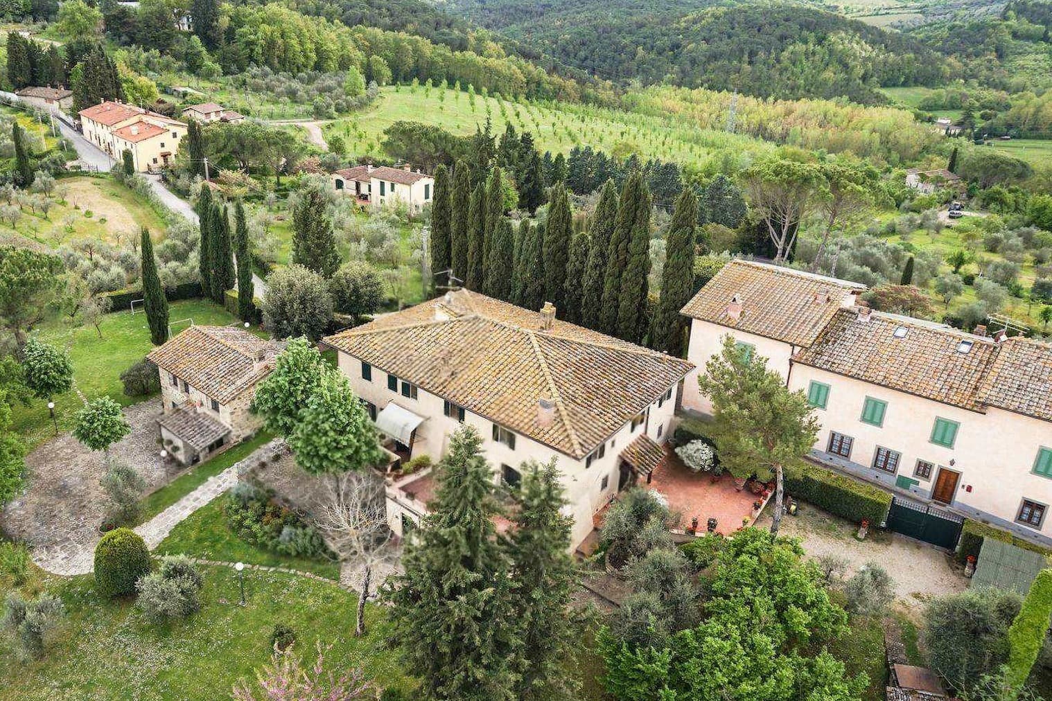 Villa storica con vista panoramica a L'Ugolino, Toscana