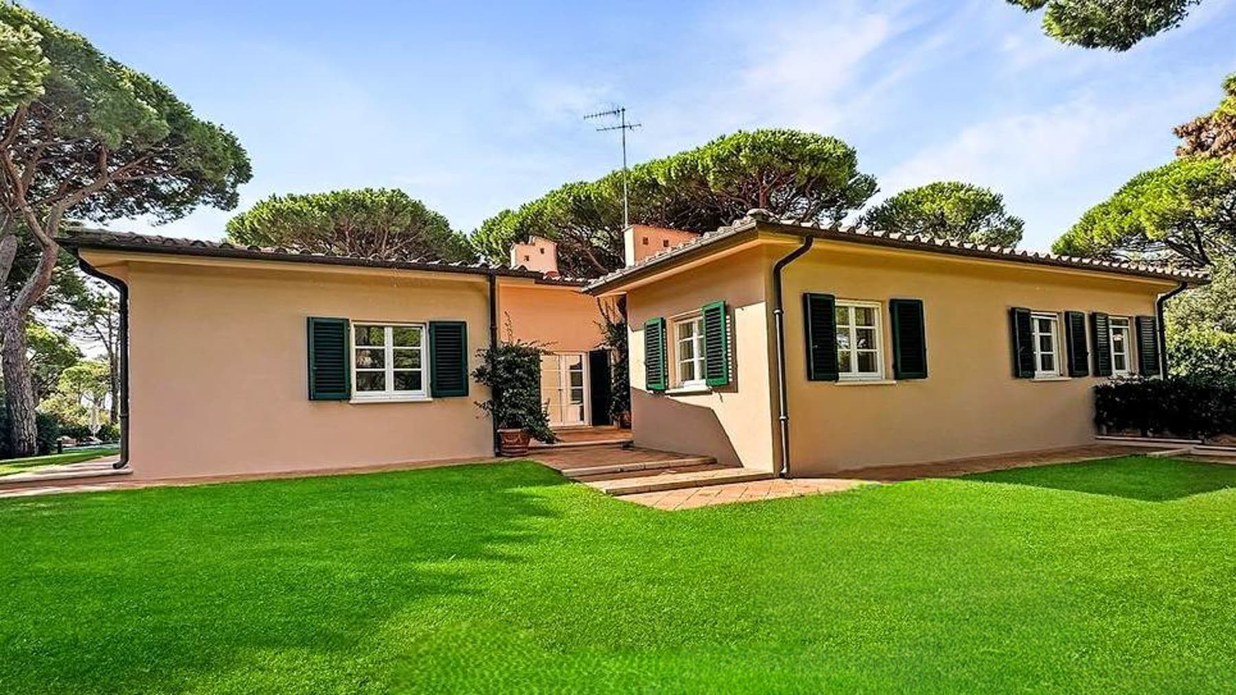 Villa di Lusso a Roccamare, Toscana
