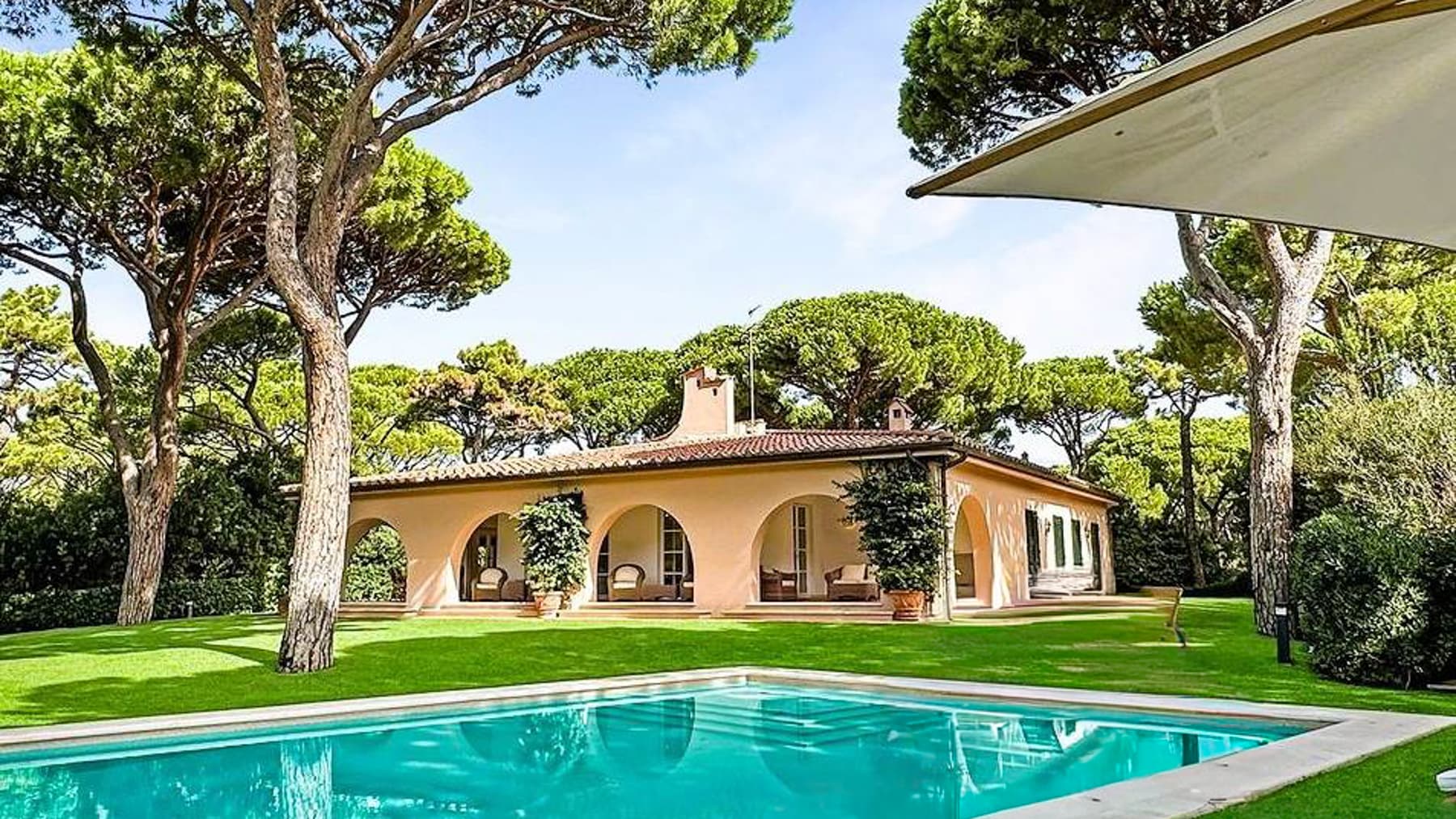 Villa di Lusso a Roccamare, Toscana