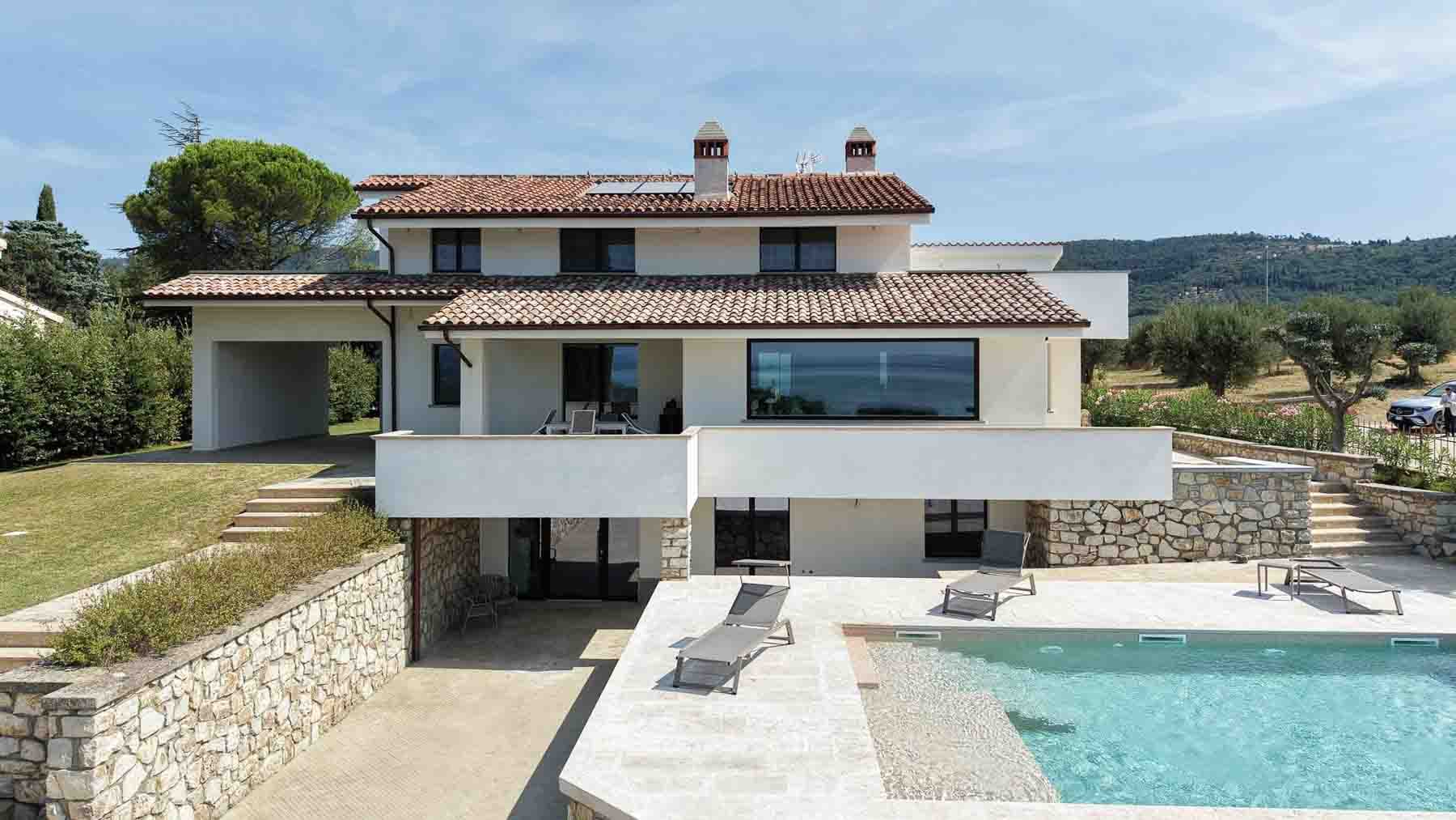 Villa ristrutturata sul Lago Trasimeno, Umbria 320 mq