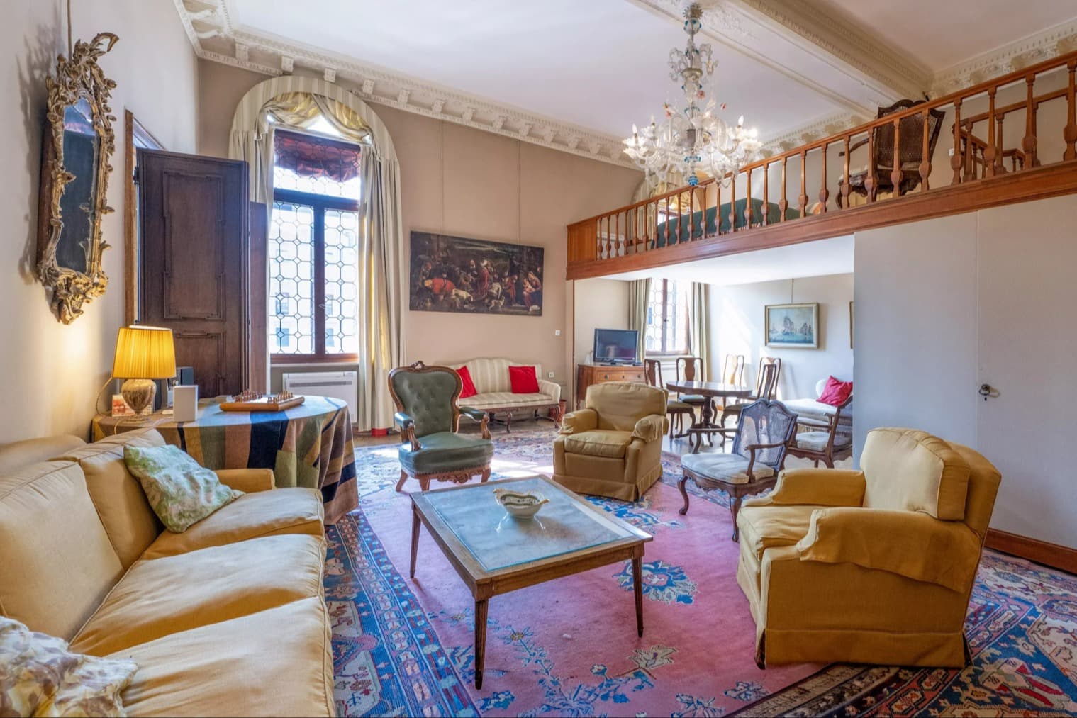 Piano Nobile overlooking the Grand Canal in San Polo District