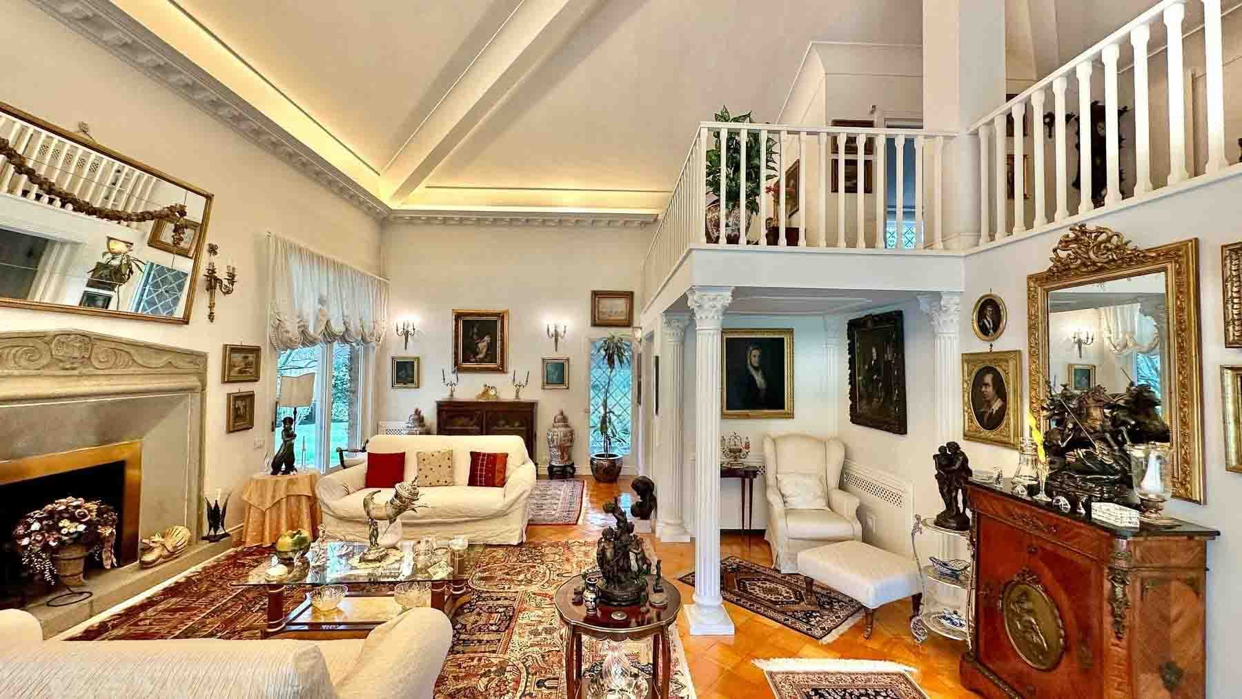 Elegant Villa with Pool in Olgiata, Rome