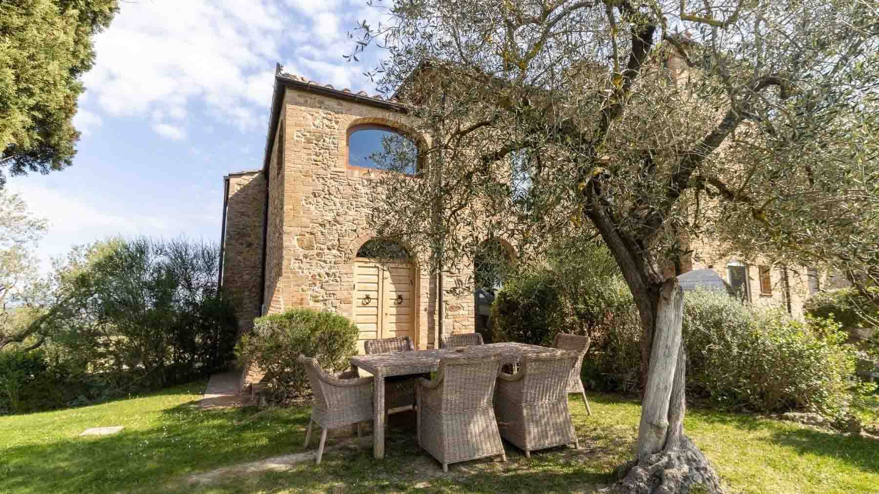 Terratetto con vista sulle torri a San Gimignano, Toscana