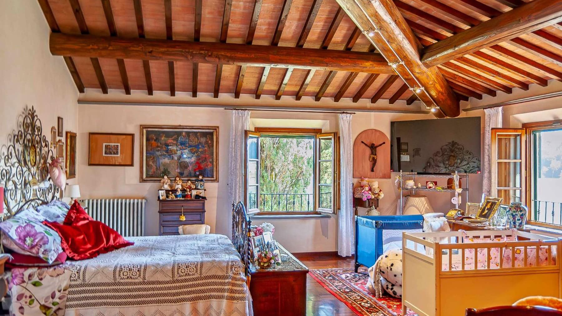 Villa storica con giardino e uliveto a Montopoli, Toscana