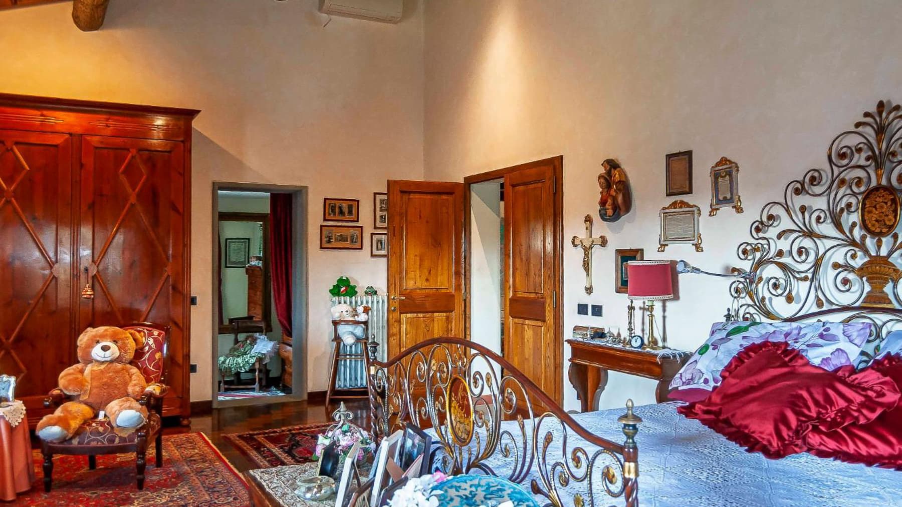 Villa storica con giardino e uliveto a Montopoli, Toscana