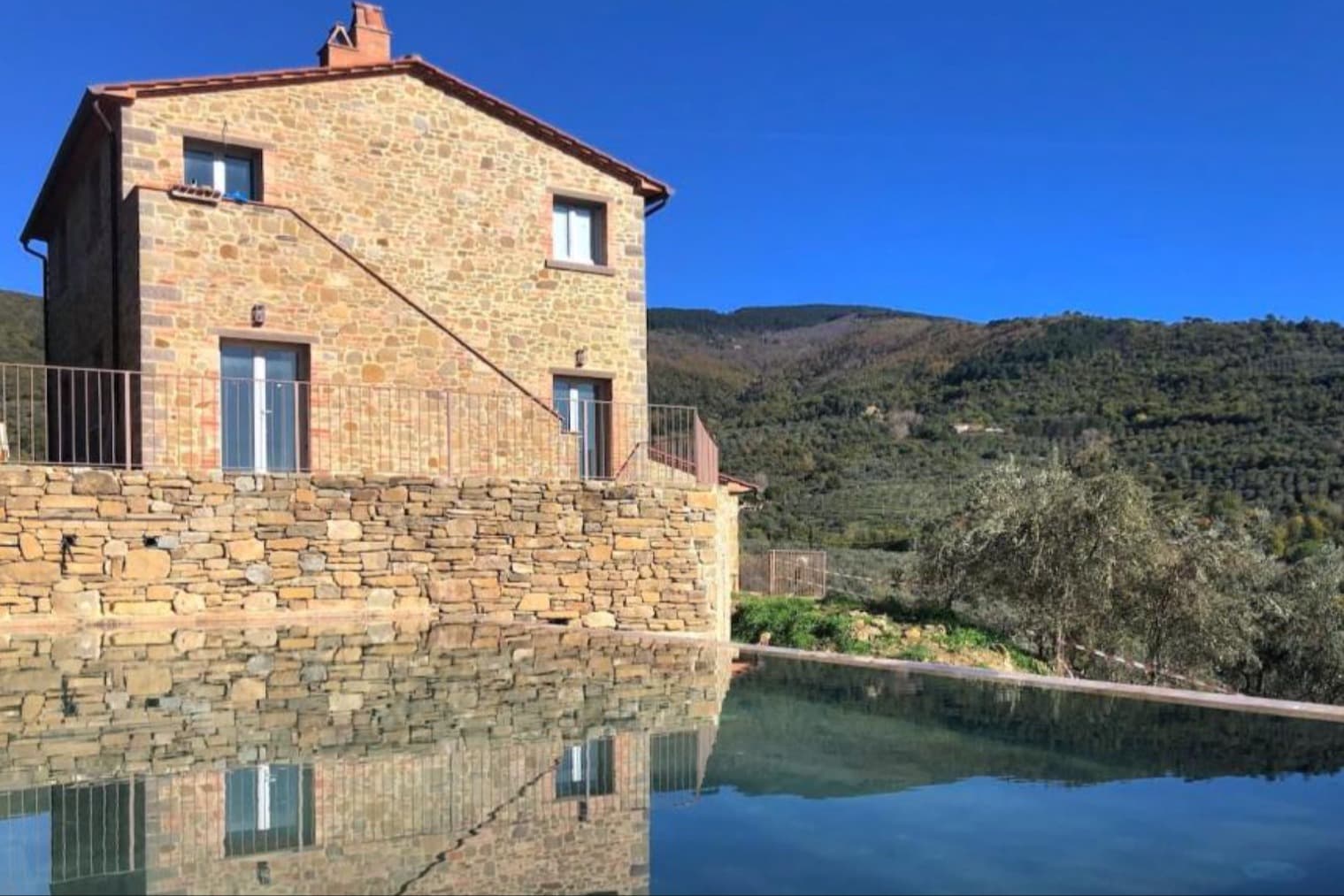 Villa moderna con piscina e uliveto a Cortona, Toscana