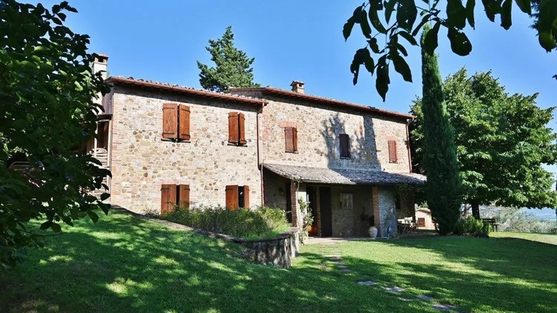 Casale in pietra nel cuore dell'Umbria, Il Poggio