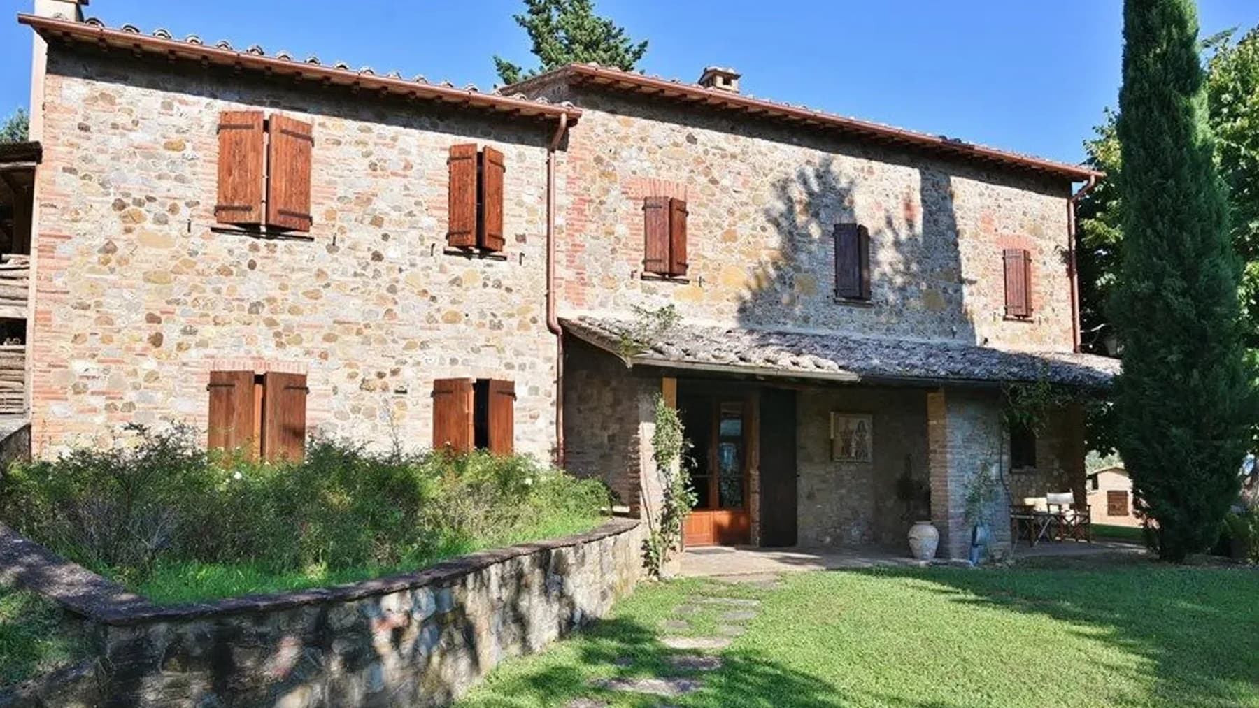 Casale in pietra nel cuore dell'Umbria, Il Poggio