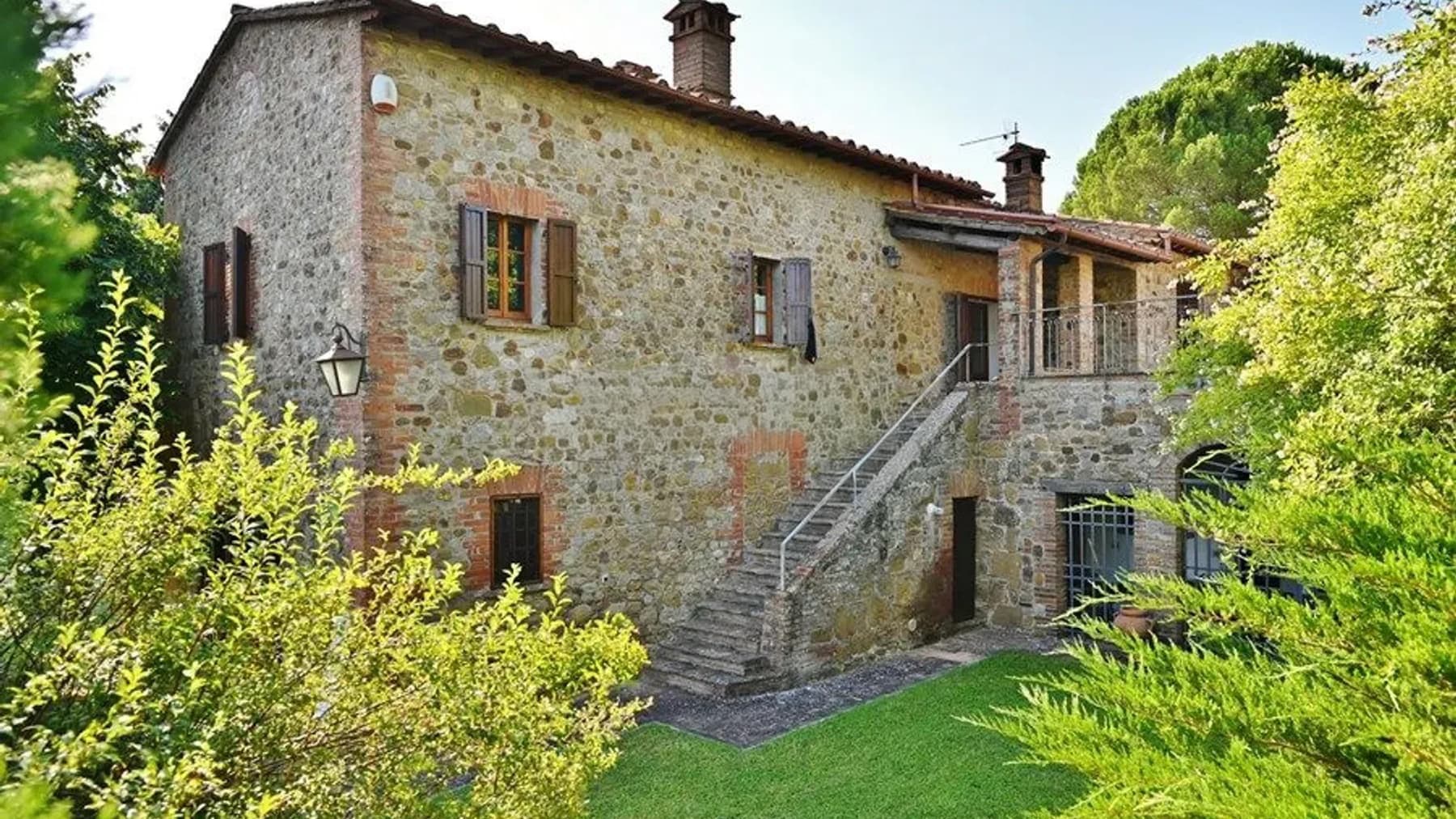 Casale in pietra nel cuore dell'Umbria, Il Poggio