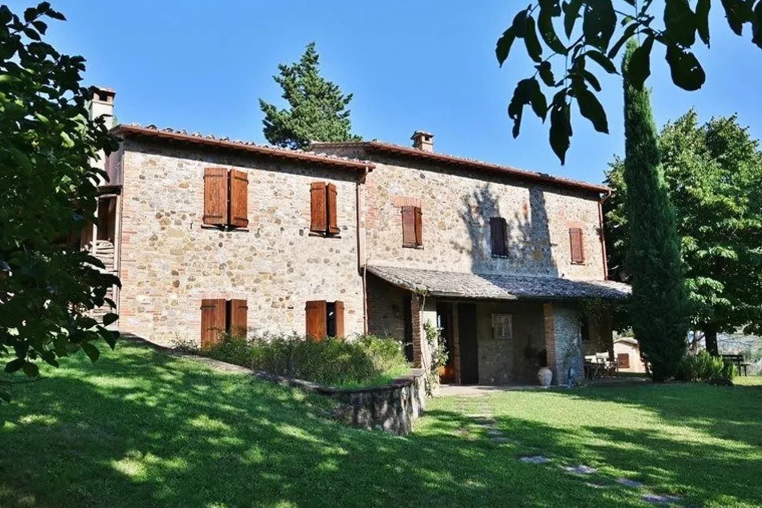 Casale in pietra nel cuore dell'Umbria, Il Poggio