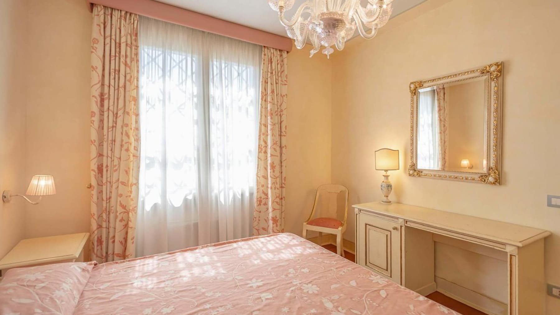 Villa con Piscina e Parco nella Toscana di Cecina