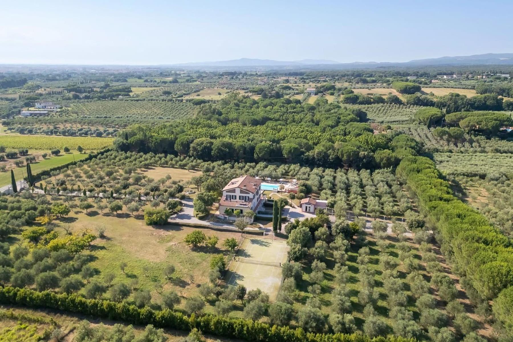 Villa con Piscina e Parco nella Toscana di Cecina