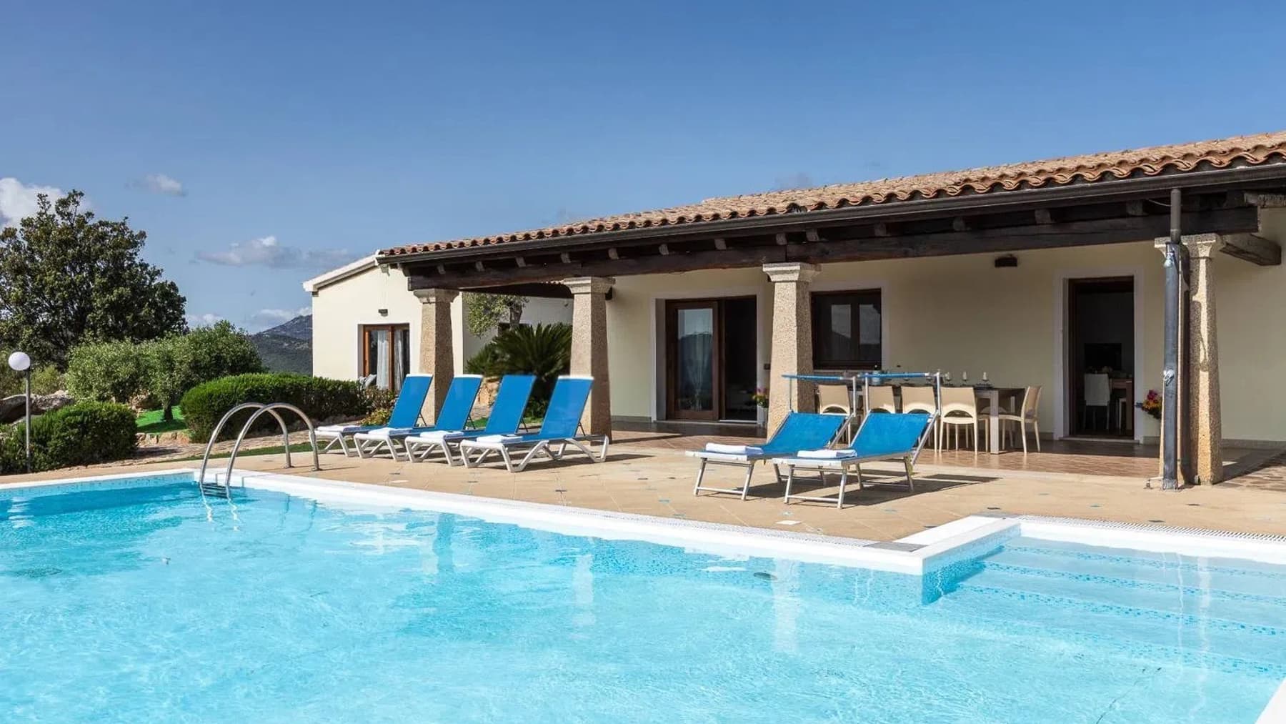 Villa esclusiva a Olbia, Sardegna: comfort e privacy