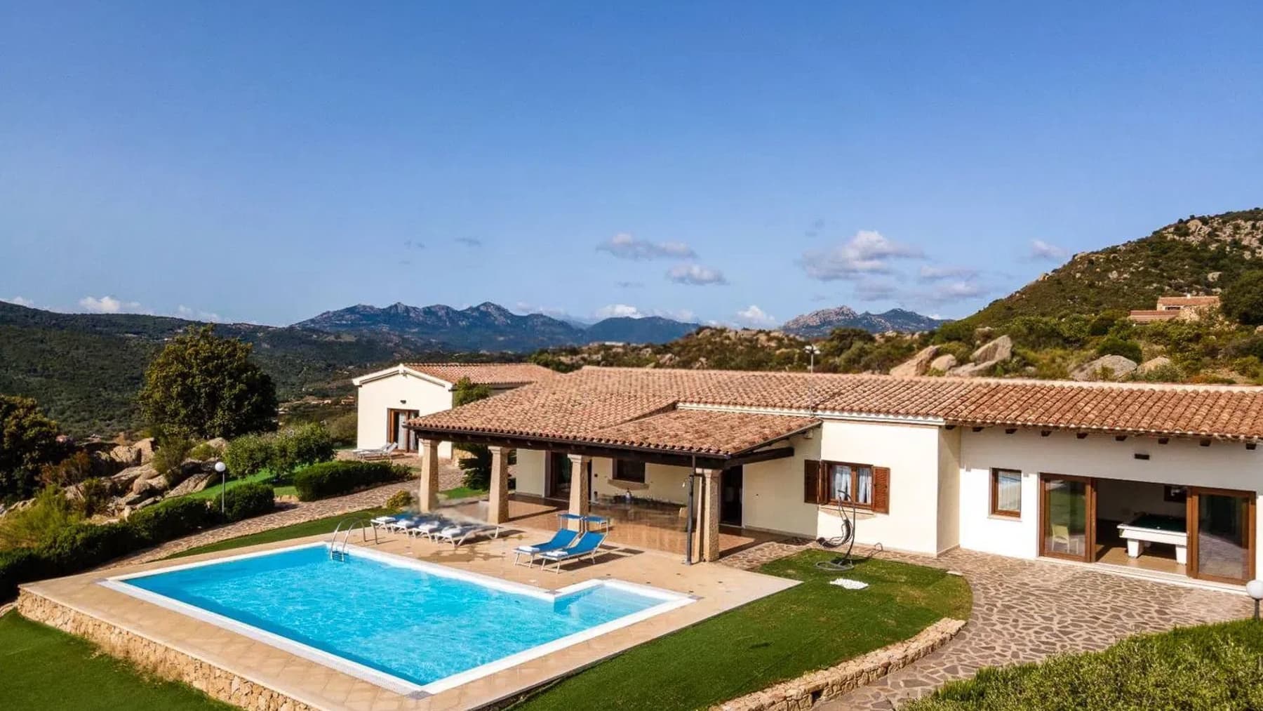 Villa esclusiva a Olbia, Sardegna: comfort e privacy