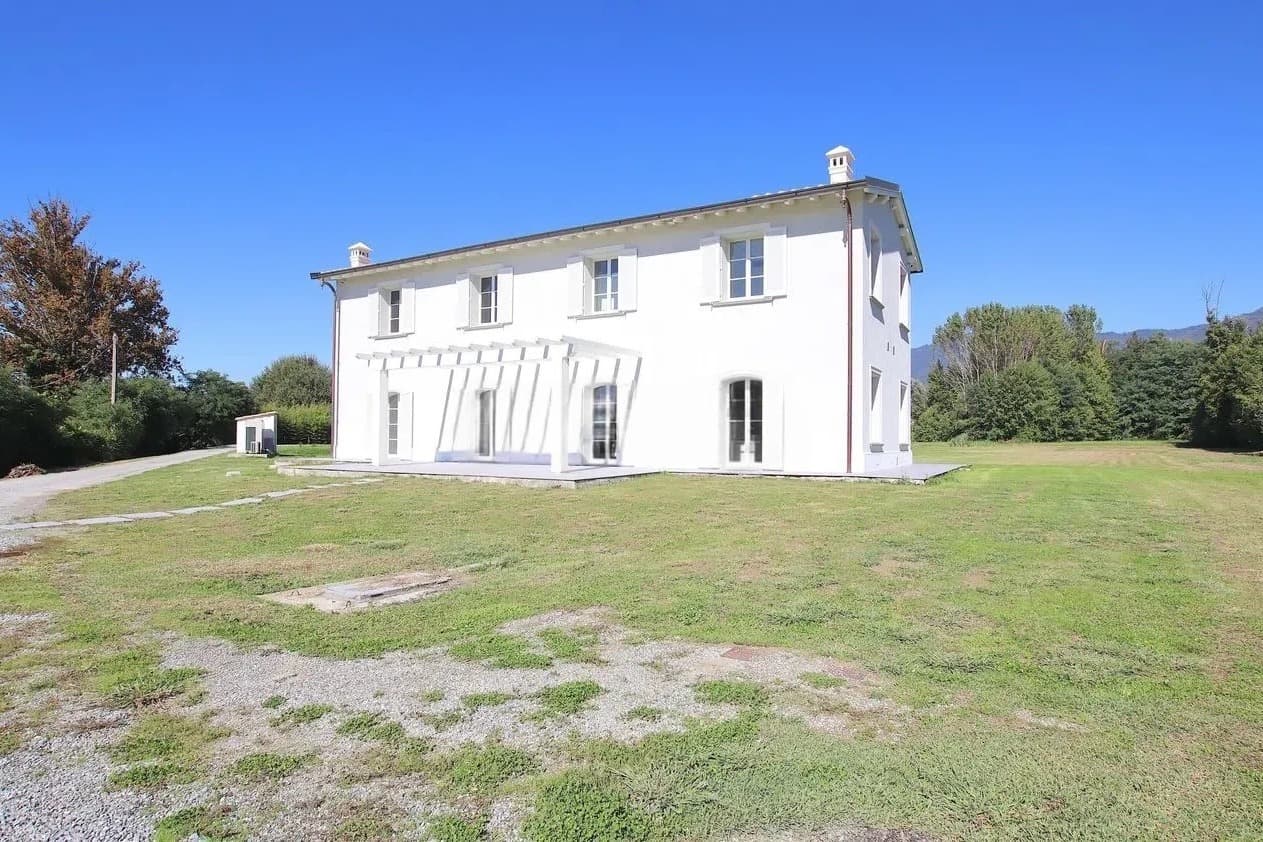 Villa moderna in bioedilizia a Capannori, Toscana