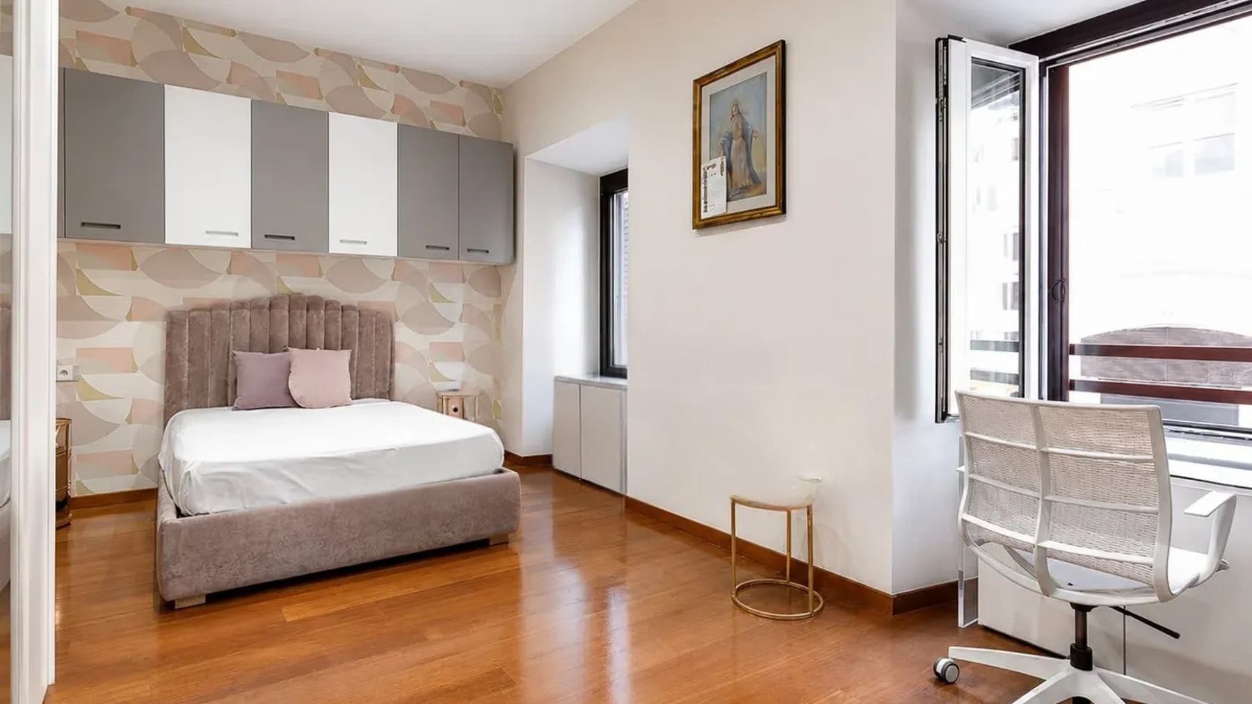 Chic Apartment in Rome, Lazio's Heart