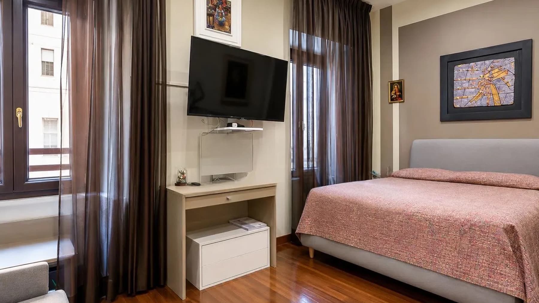 Chic Apartment in Rome, Lazio's Heart