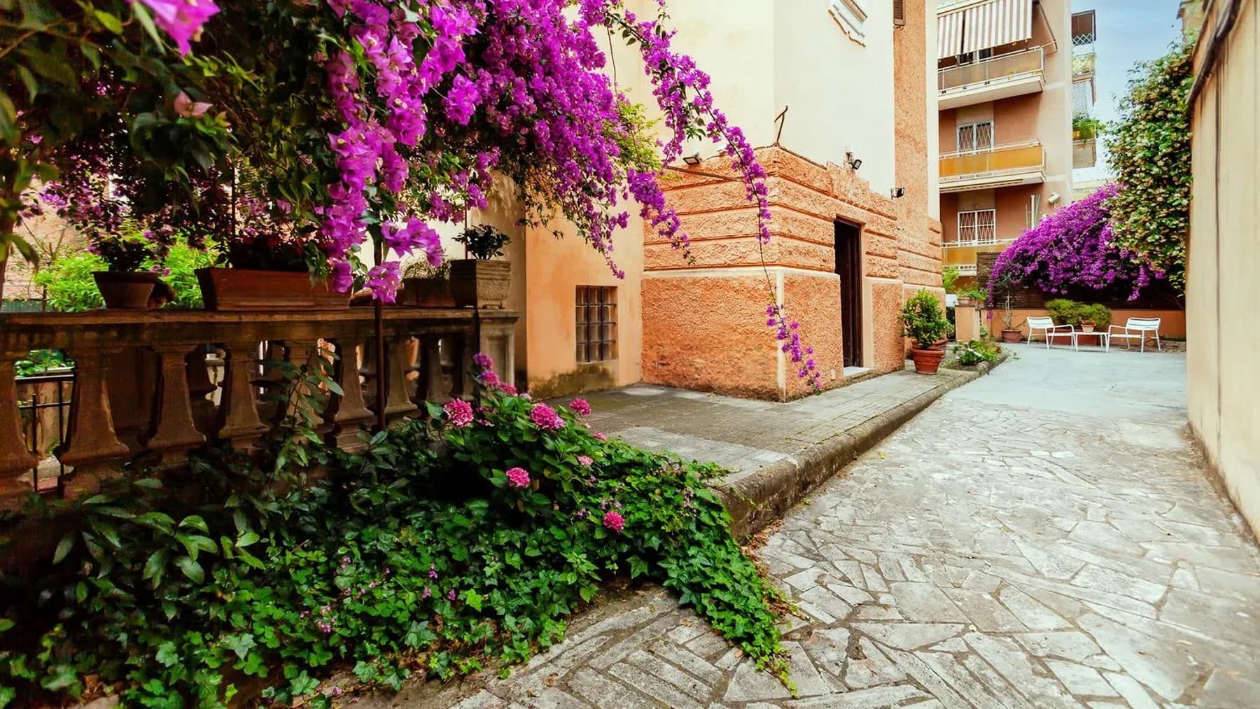 Charming Apartment in Rome, Lazio's Heart