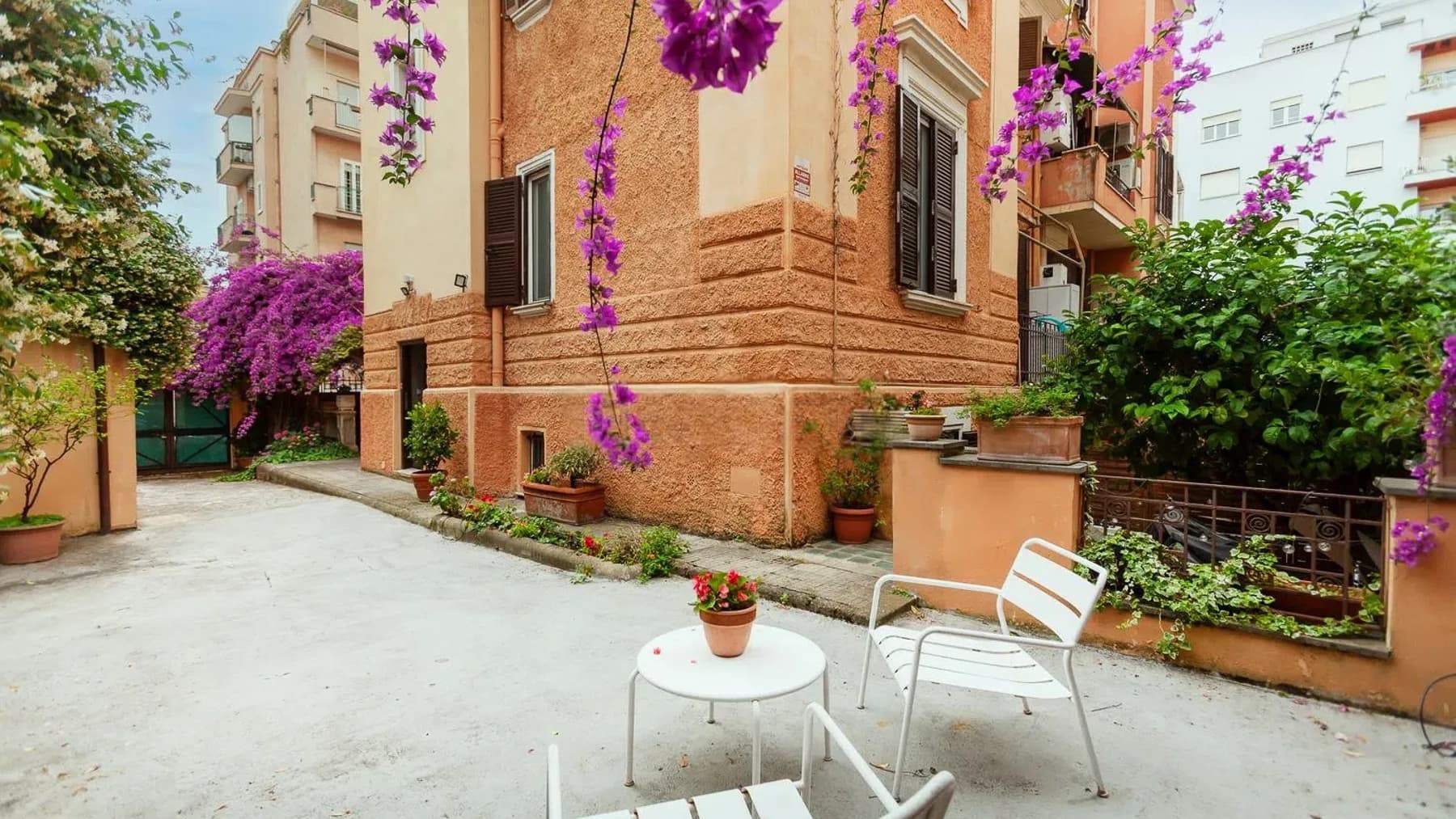 Charming Apartment in Rome, Lazio's Heart