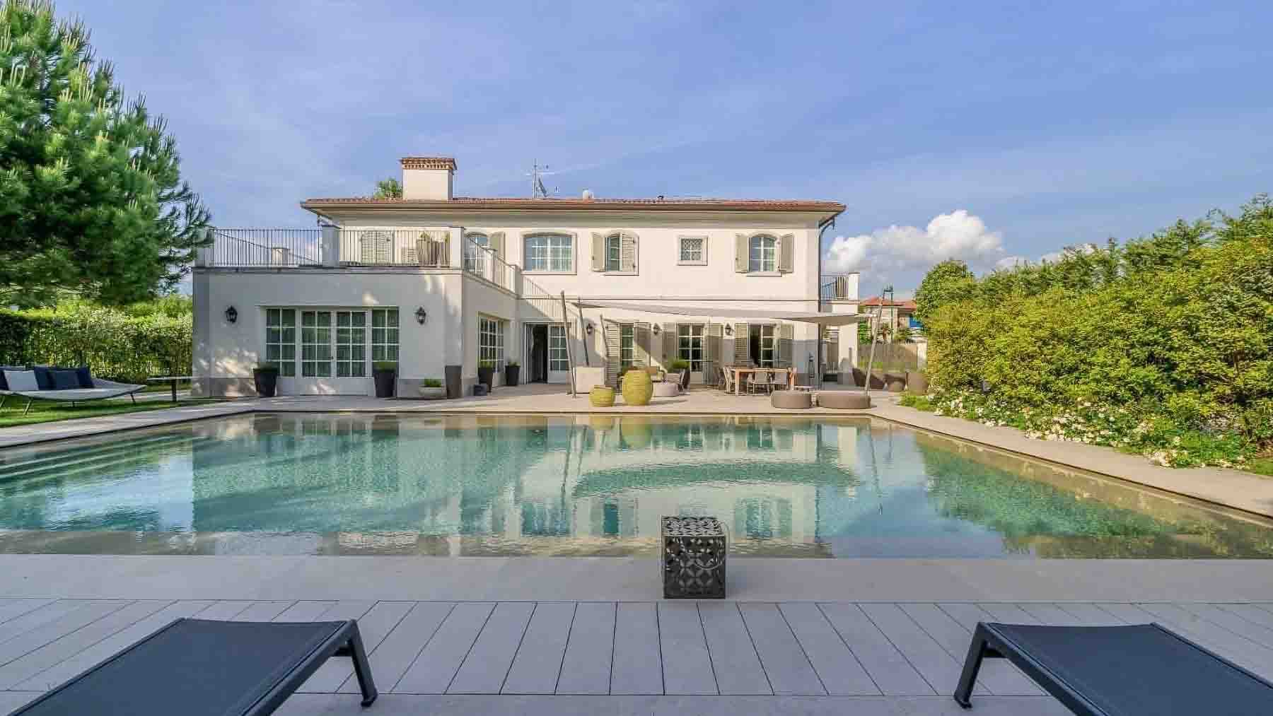 Villa con piscina a Forte dei Marmi, Toscana