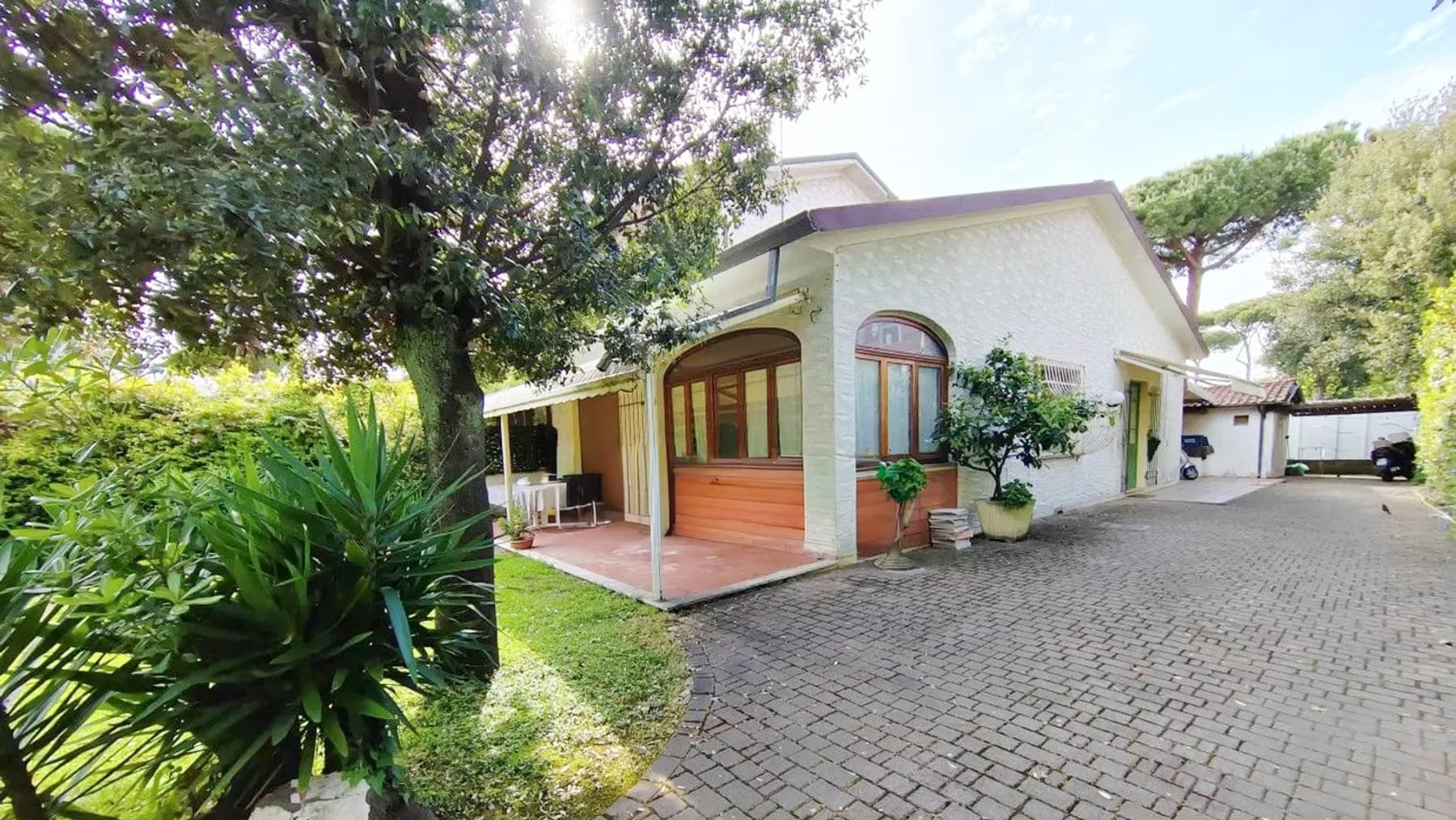 Villa a Forte dei Marmi, vicino al mare e servizi