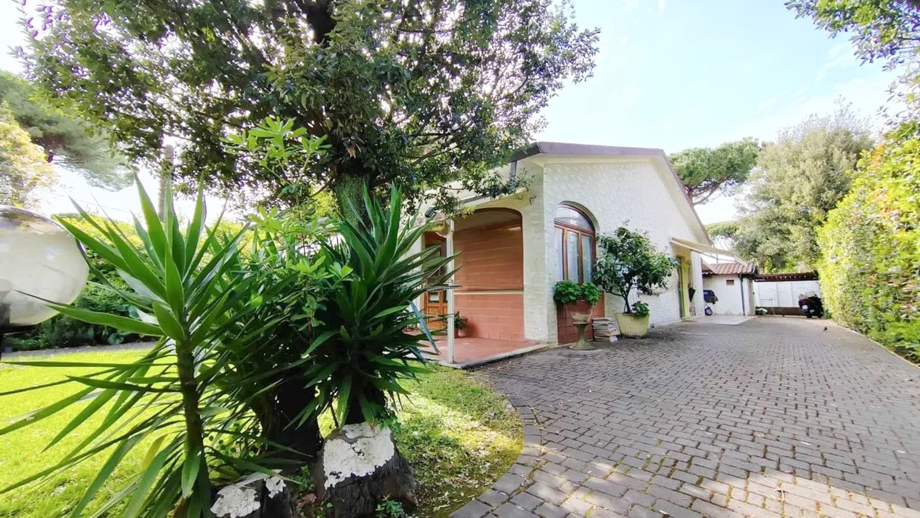 Villa a Forte dei Marmi, vicino al mare e servizi