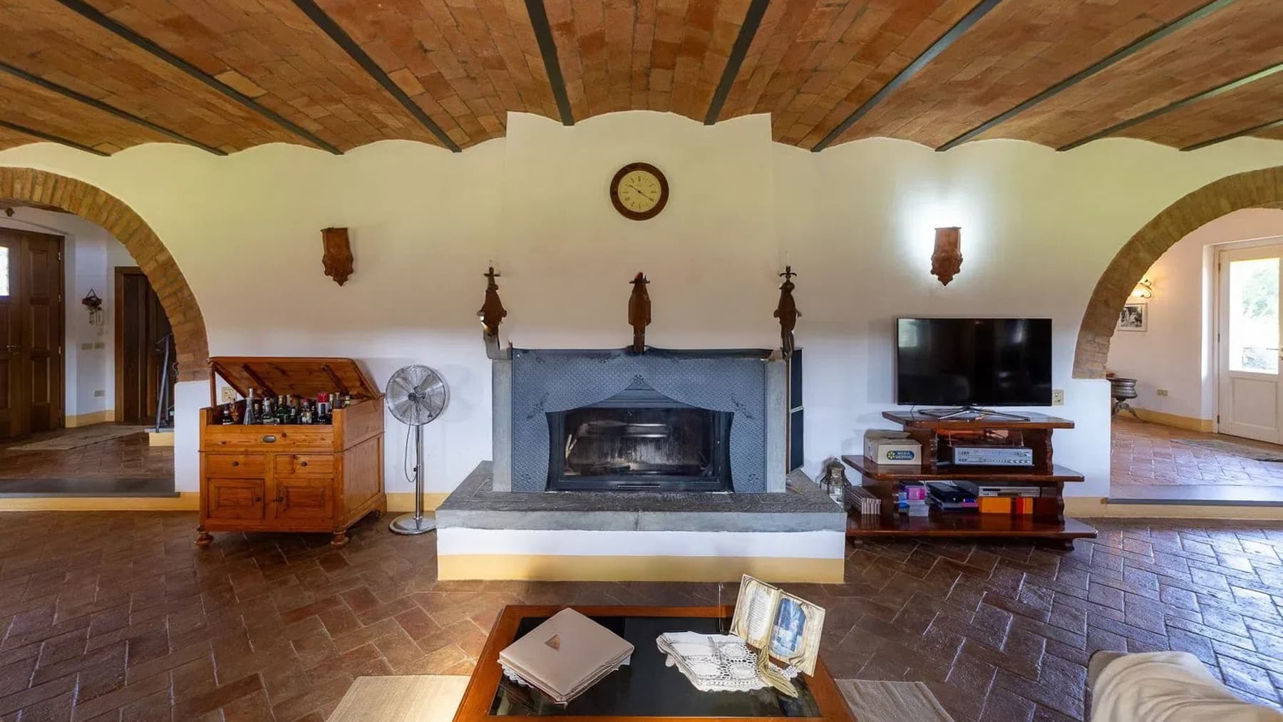 Interiors (8)