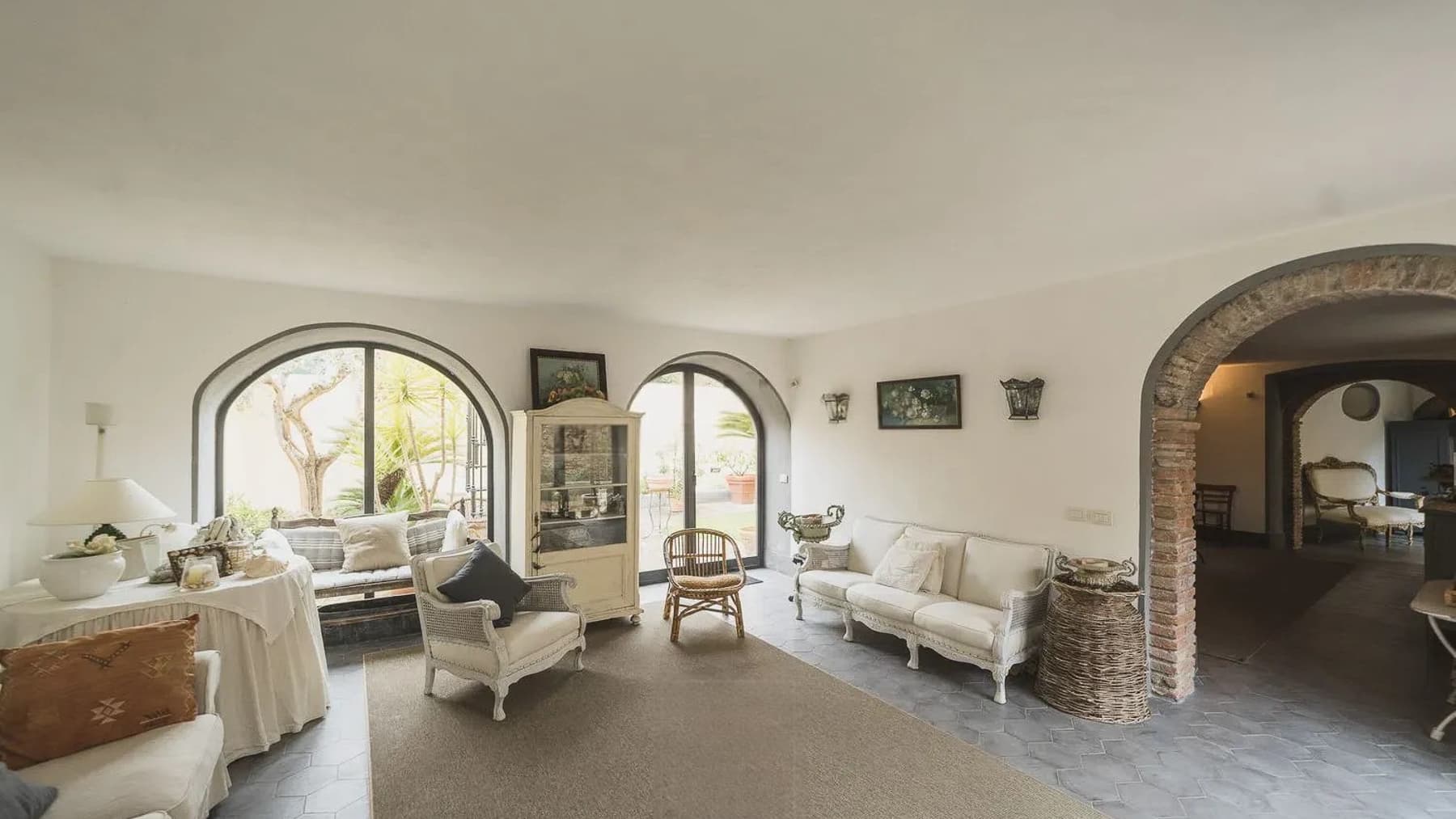 Interiors (28)