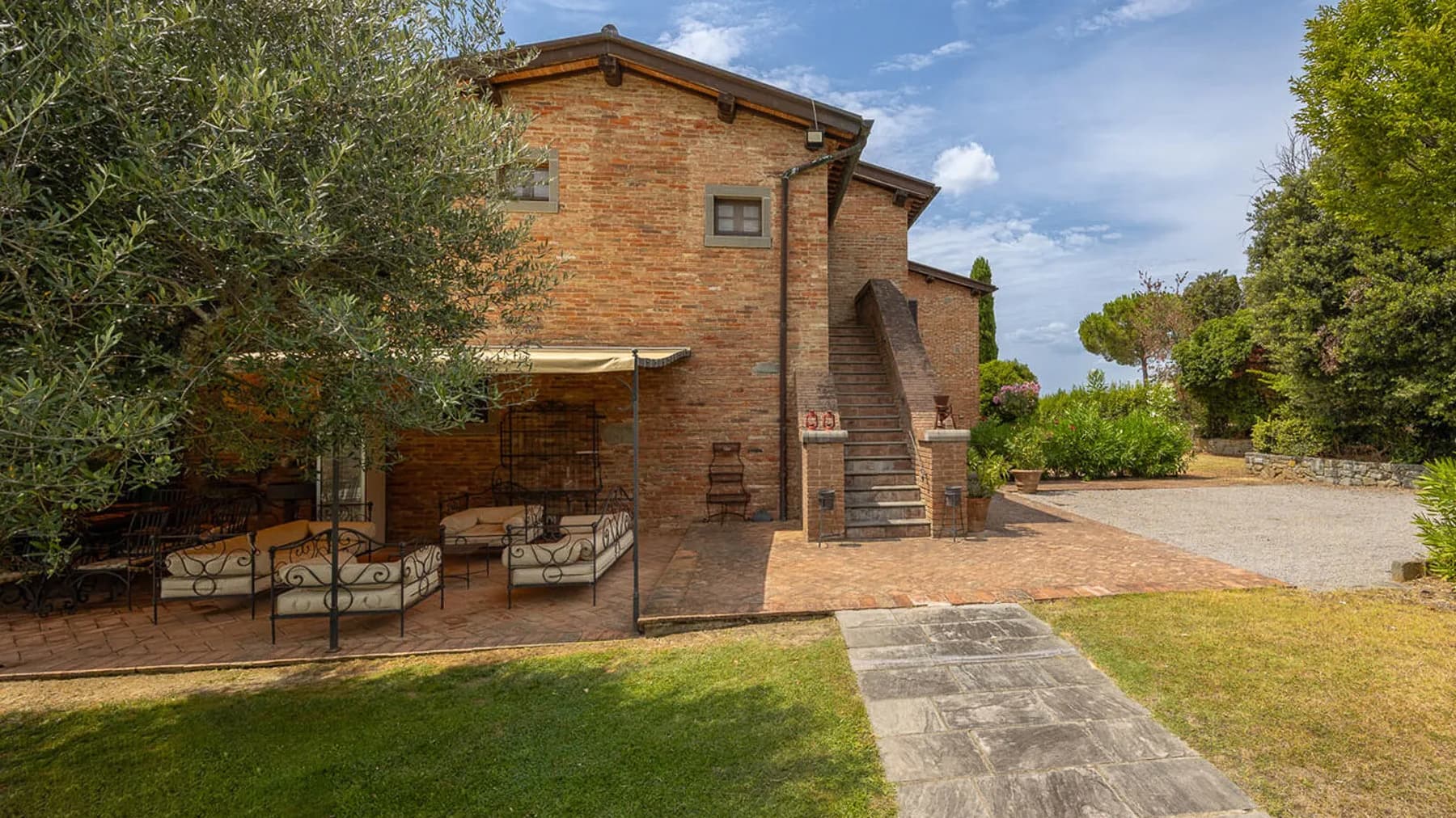 Rustic Country House in Charming Cortona, Tuscany