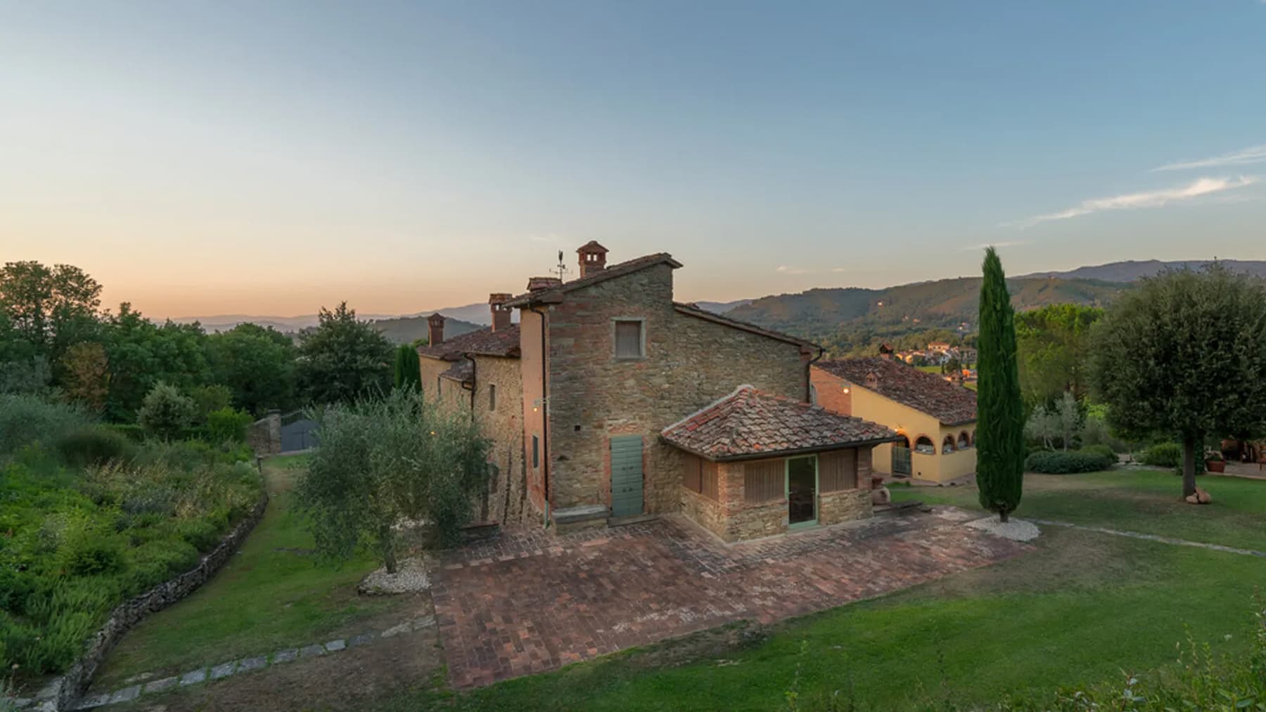 Rustic Country House in Charming Cortona, Tuscany
