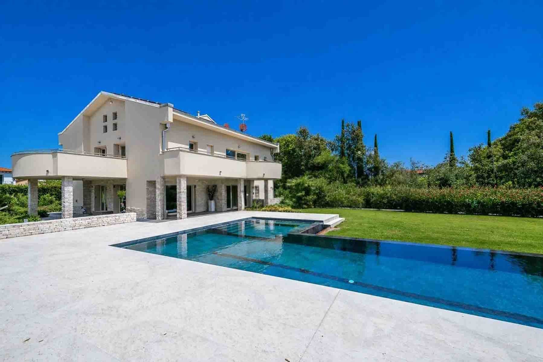 Villa elegante con piscina a Forte dei Marmi, Toscana
