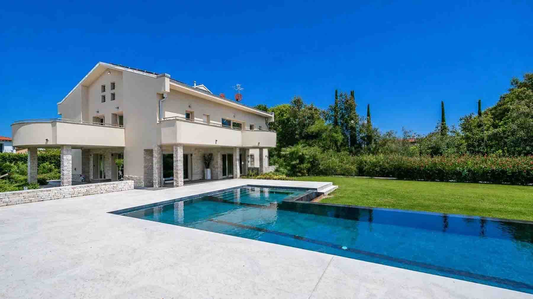 Villa elegante con piscina a Forte dei Marmi, Toscana