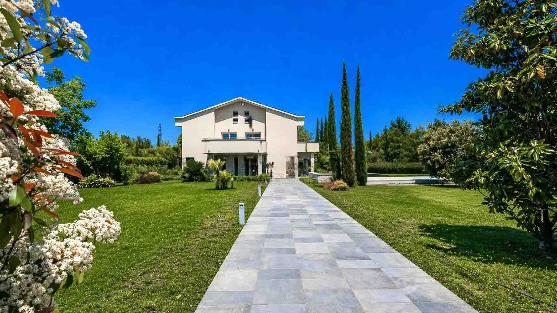 Villa elegante con piscina a Forte dei Marmi, Toscana
