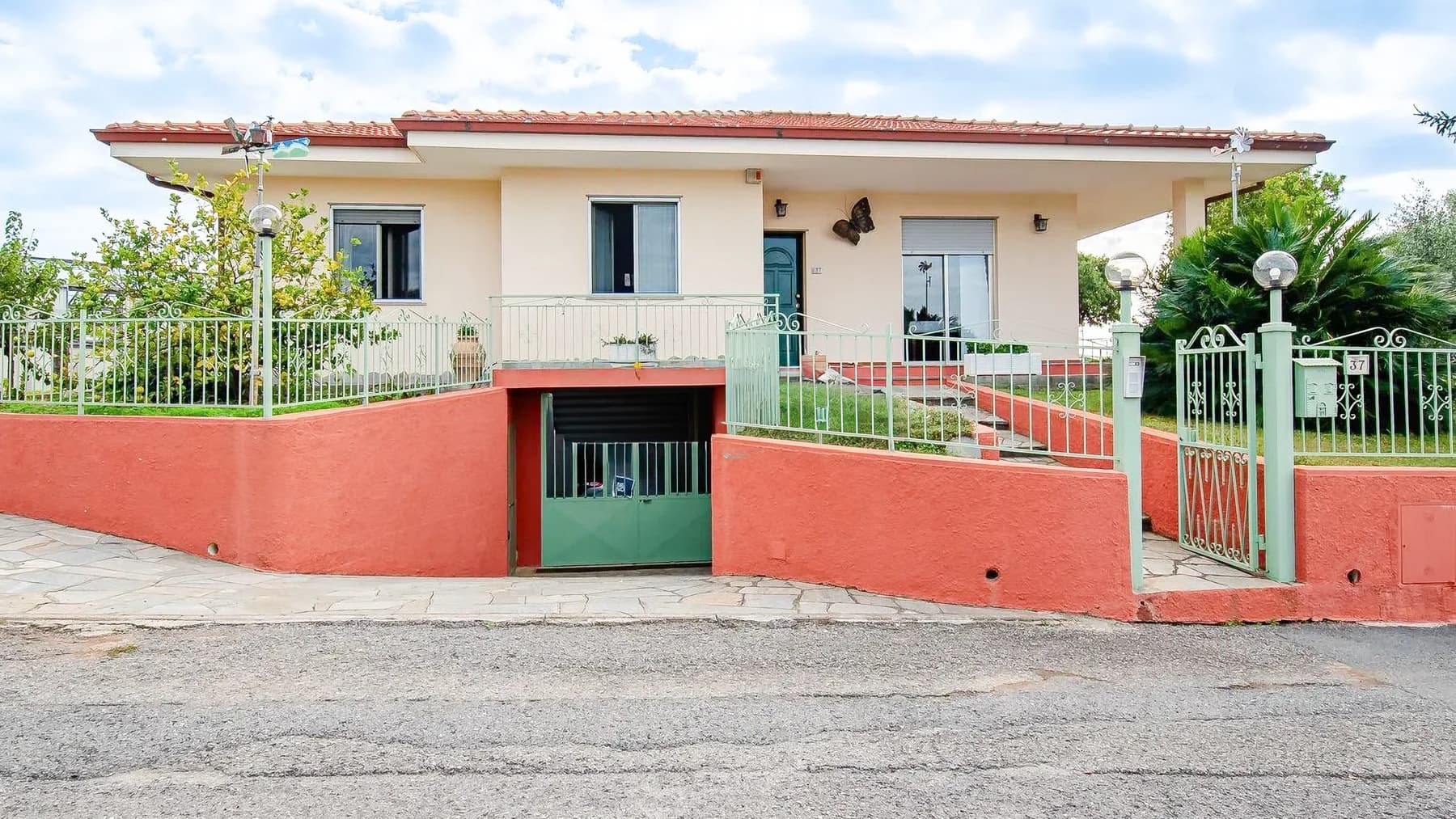 Villa con Vista Mare e Giardino a Bordighera