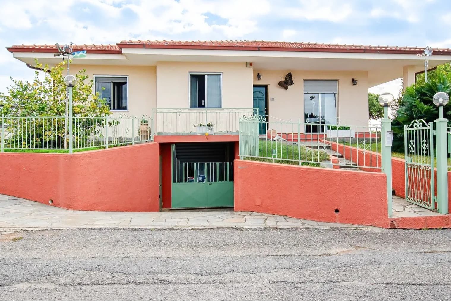 Villa con Vista Mare e Giardino a Bordighera