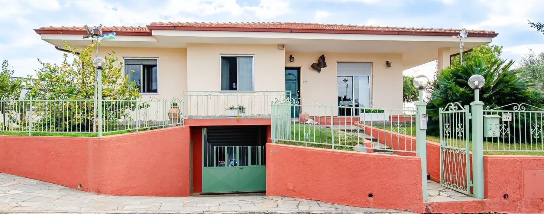 Villa con Vista Mare e Giardino a Bordighera