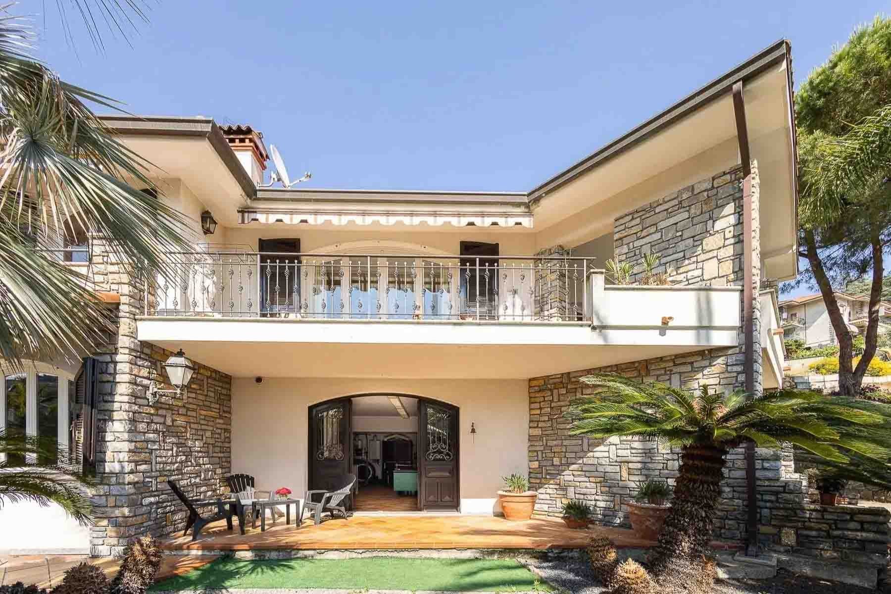 Villa bifamiliare con vista mare a Bordighera