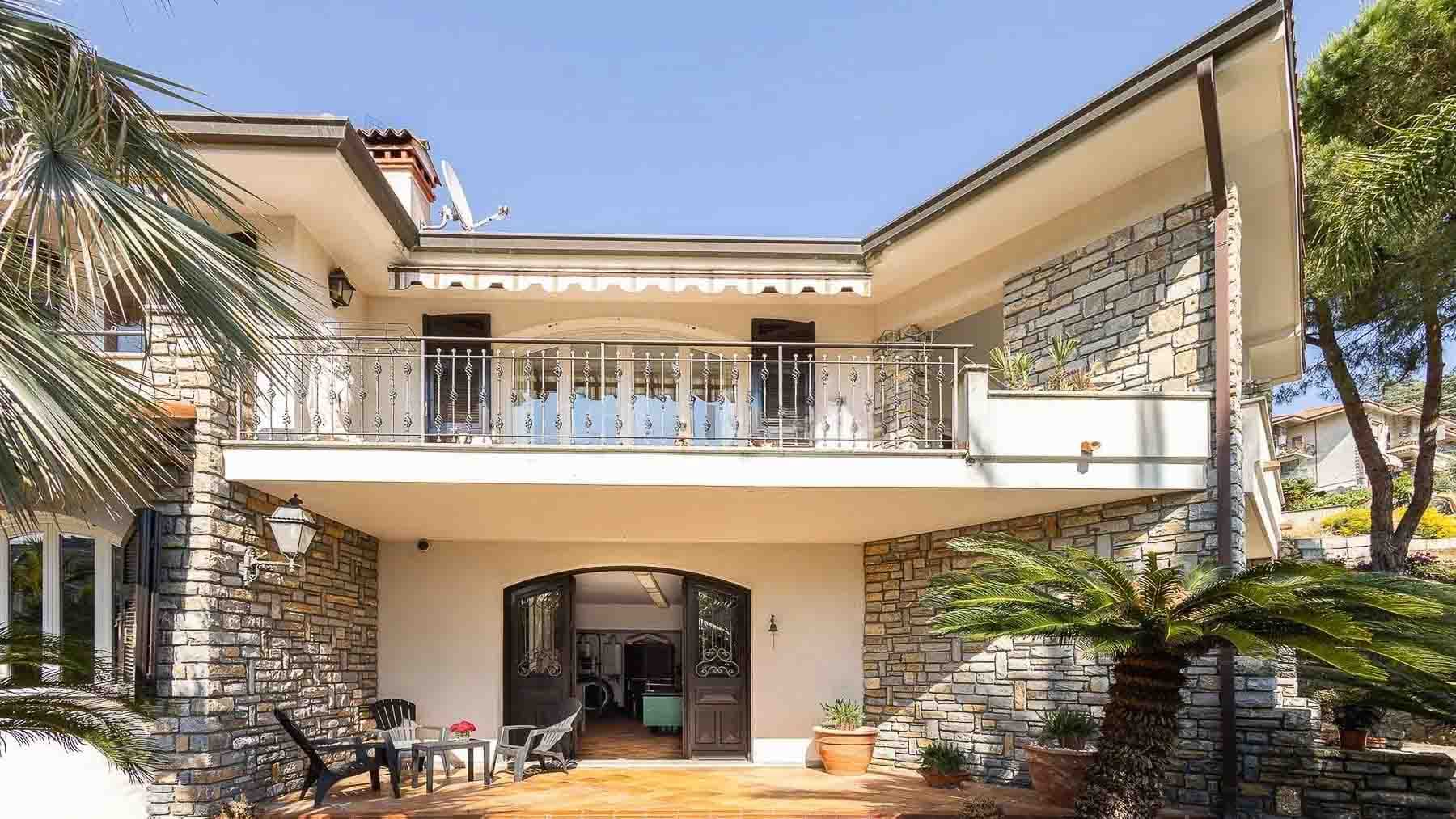 Villa bifamiliare con vista mare a Bordighera
