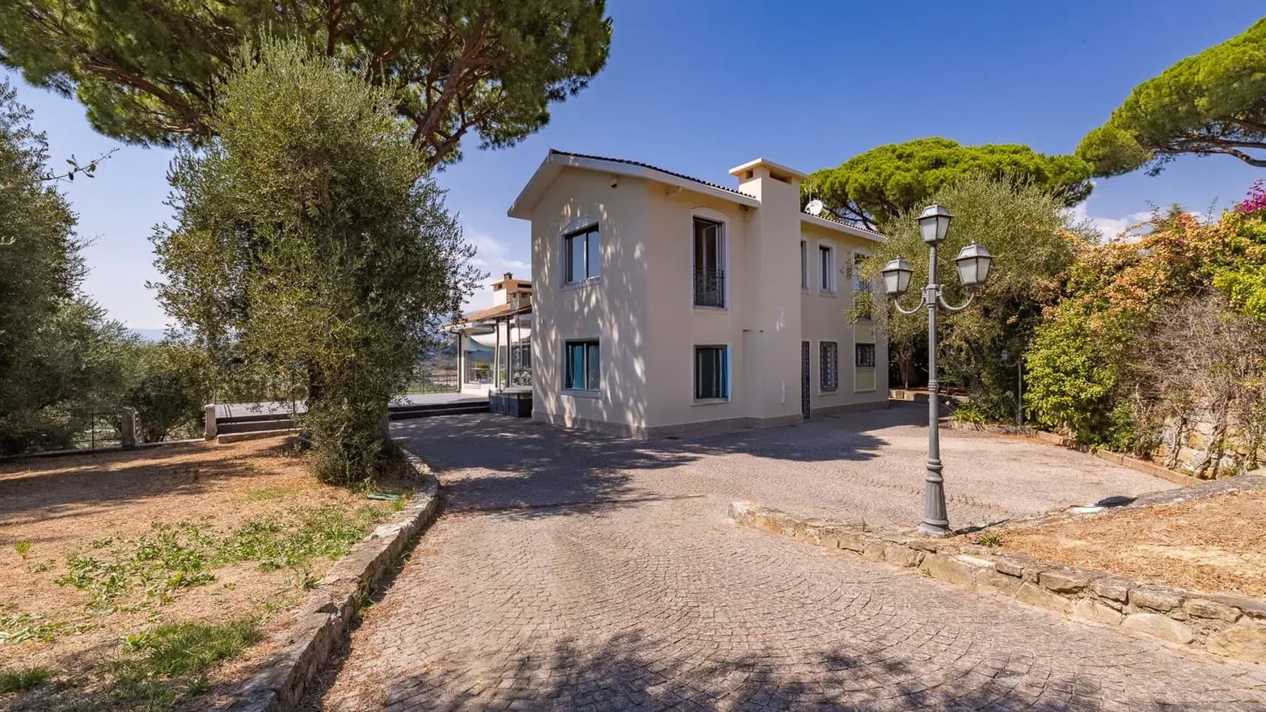 Villa panoramica con giardino a Bordighera